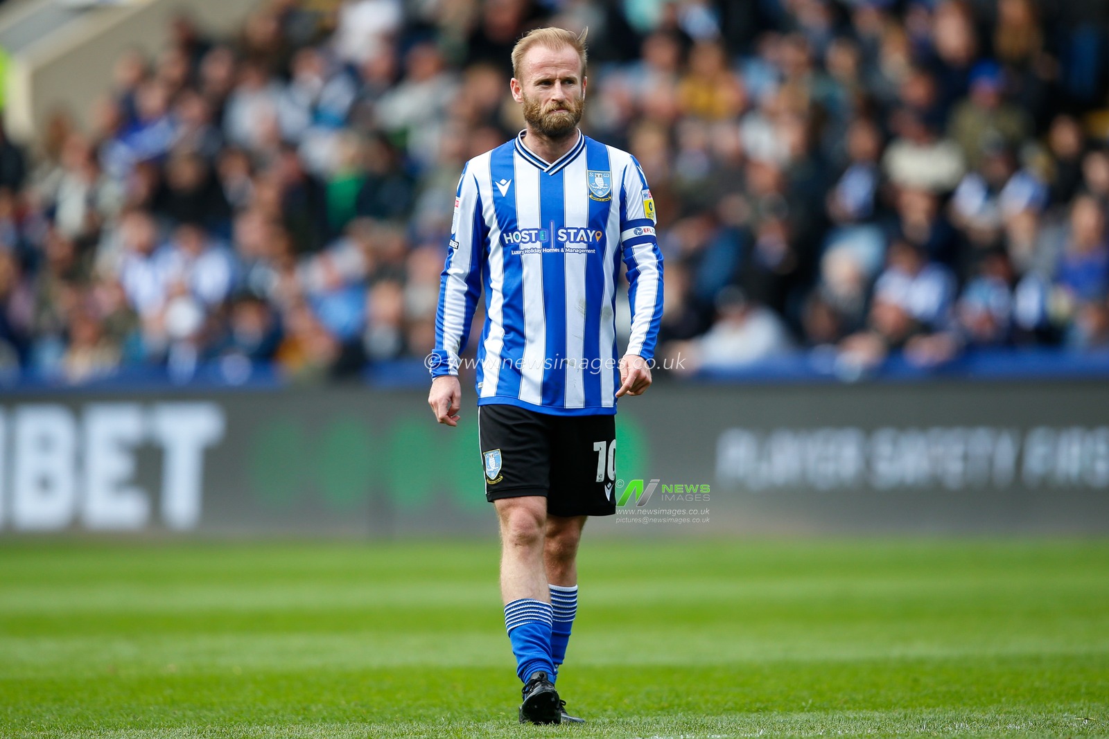 Barry Bannan #10 of Sheffield Wednesday during the Sky Bet League 1 match Sheffield Wednesday vs Exeter City at Hillsborough, Sheffield, United Kingdom, 22nd April 2023

(Photo by Ben Early/News Images)