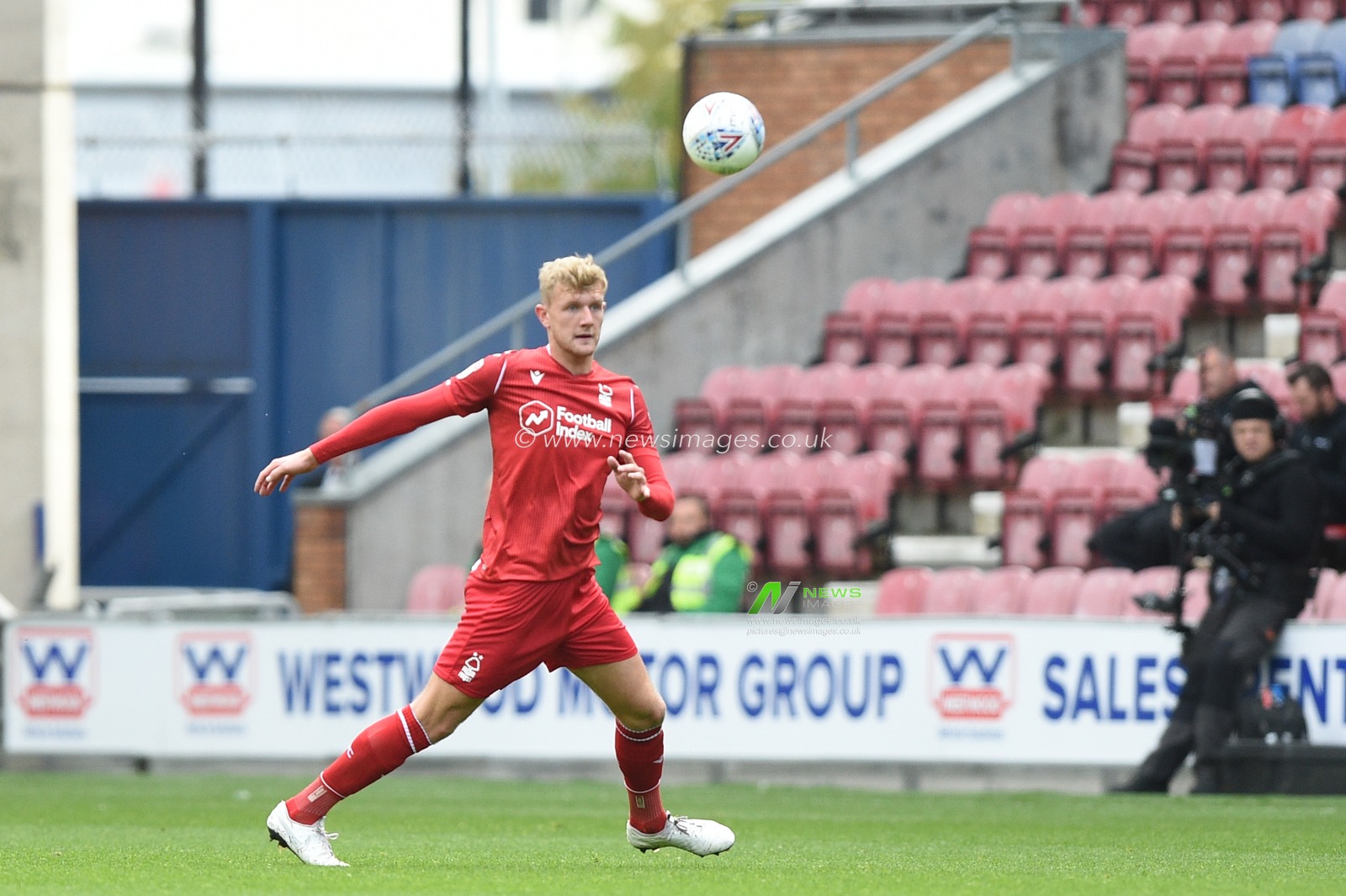 20th October 2019, DW Stadium, Wigan, England; Sky Bet Championship, Wigan Athletic v Nottingham Forest : Joe Worrall (4) of Nottingham Forest controls the ball during the game

Credit: Richard Long/News Images