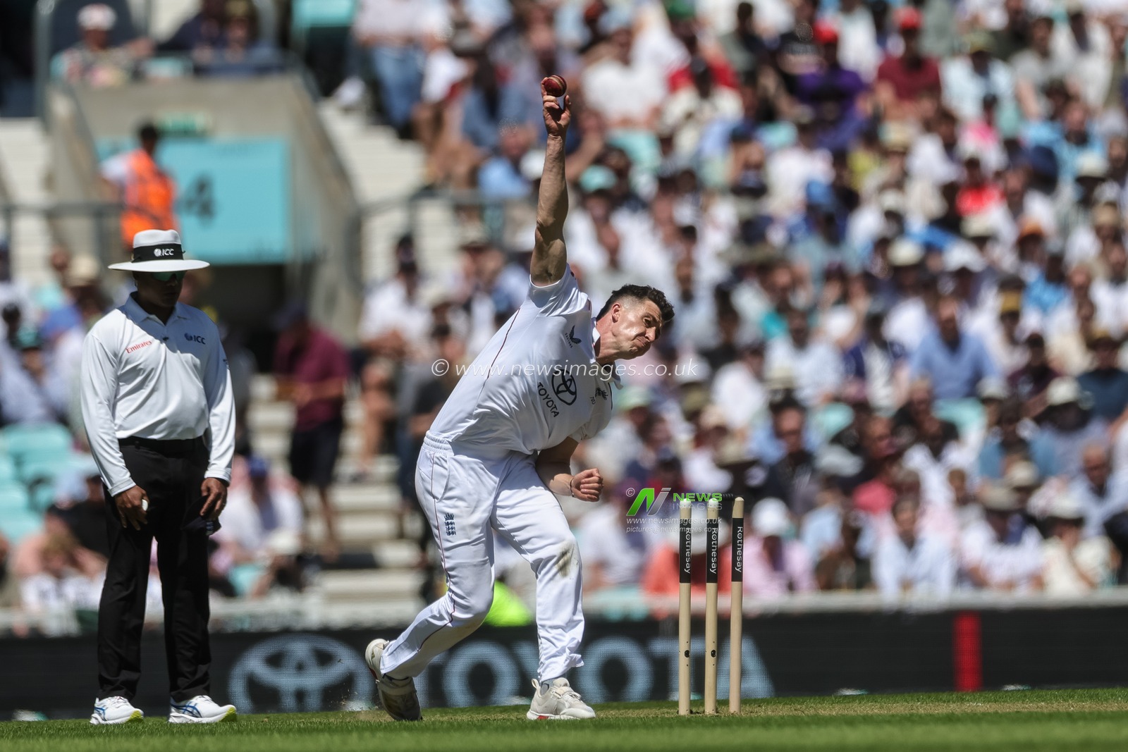 Matthew Fisher of England delivers the ball during the 2nd Rothesay Test Match Day 1 match England vs New Zealand at The Kia Oval, London, United Kingdom on 17 June 2026

(Photo by Mark Cosgrove/News Images)
