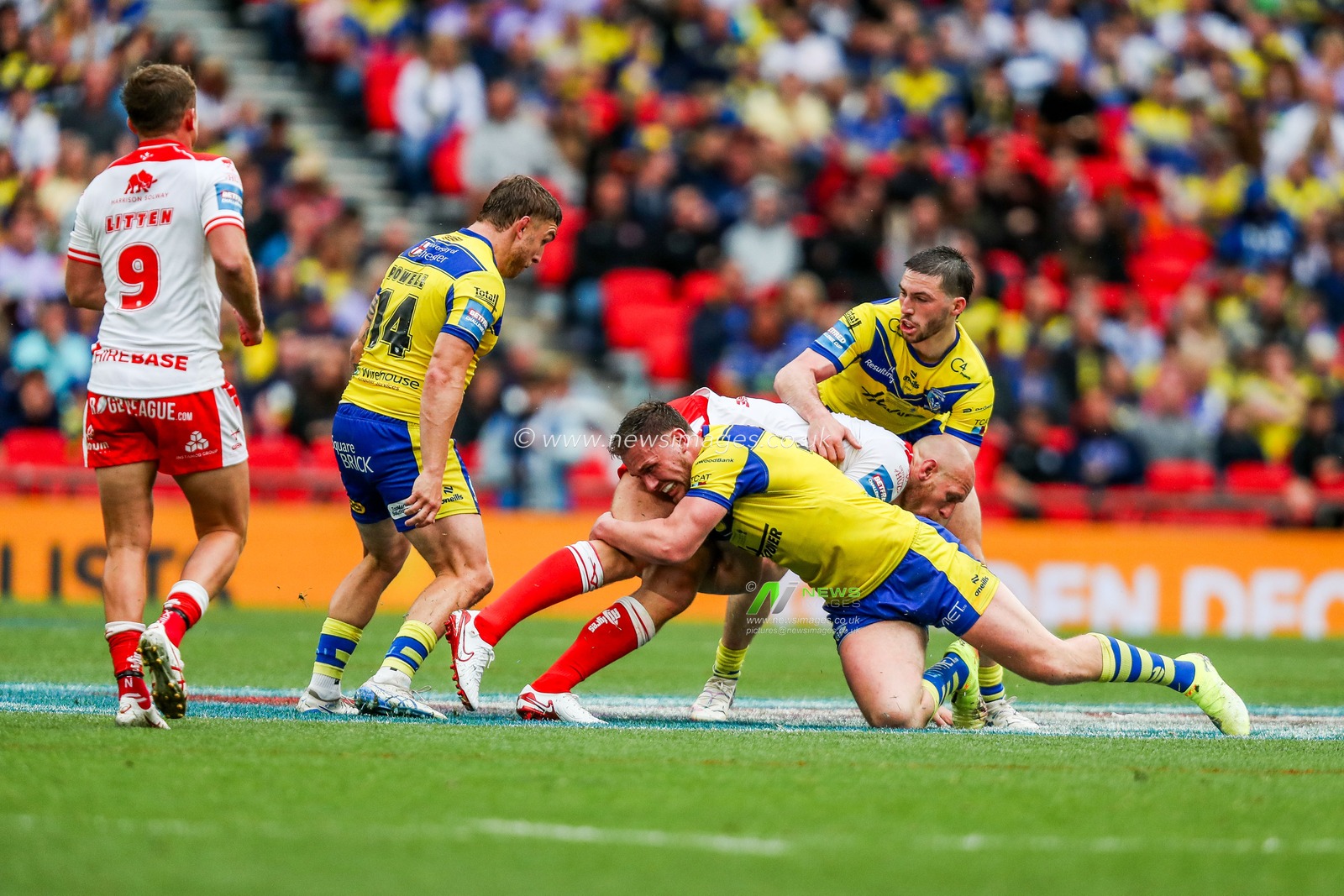 Sam Powell of Warrington Wolves makes a tackle during the Betfred Challenge Cup Final Warrington Wolves vs Hull KR at Wembley Stadium, London, United Kingdom, 7th June 2025

(Photo by Izzy Poles/News Images)