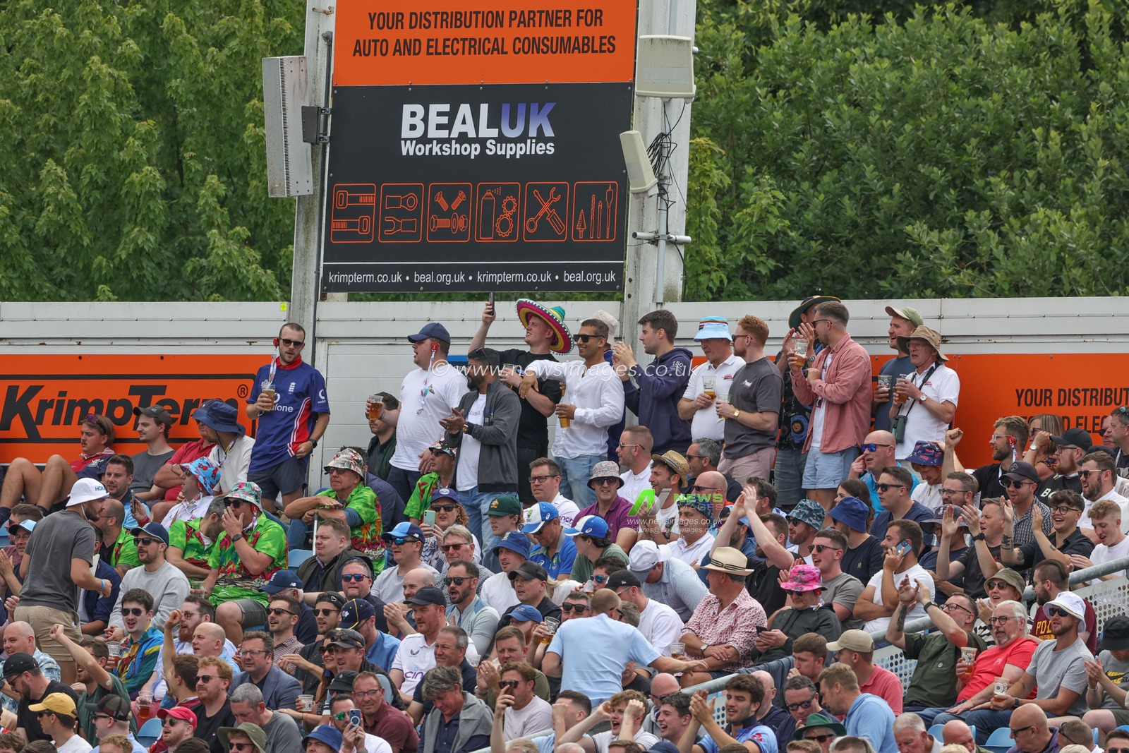 Englands barmy army starts singing during the LV= Insurance Ashes Third Test Series Day 1 England v Australia at Headingley Stadium, Leeds, United Kingdom, 6th July 2023

(Photo by Mark Cosgrove/News Images)