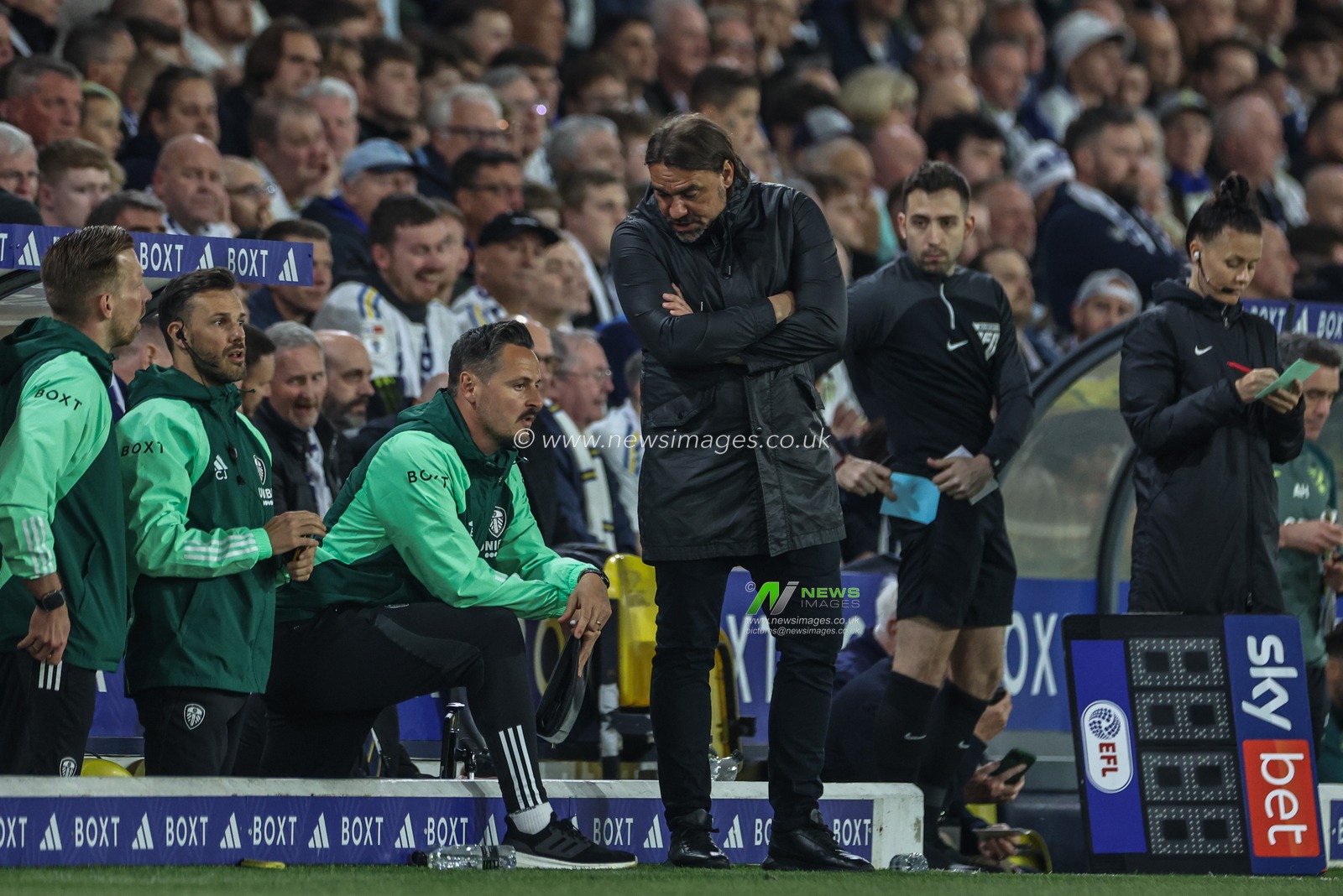 Daniel Farke manager of Leeds United speaks to his bench during the Sky Bet Championship Play-off Semi Final Second Leg Leeds United vs Norwich City at Elland Road, Leeds, United Kingdom, 16th May 2024

(Photo by Mark Cosgrove/News Images)