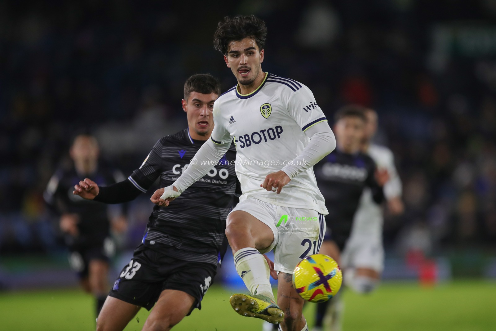 Pascal Struijk #21 of Leeds United passes the ball during the Mid season friendly match Leeds United vs Real Sociedad at Elland Road, Leeds, United Kingdom, 16th December 2022

(Photo by James Heaton/News Images)