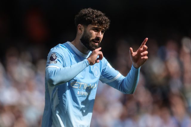 Josko Gvardiol of Manchester City gives his team instructions during the Premier League match Manchester City vs Coventry City at Etihad Stadium, Manchester, United Kingdom on 05 September 2026

(Photo by Mark Cosgrove/News Images)