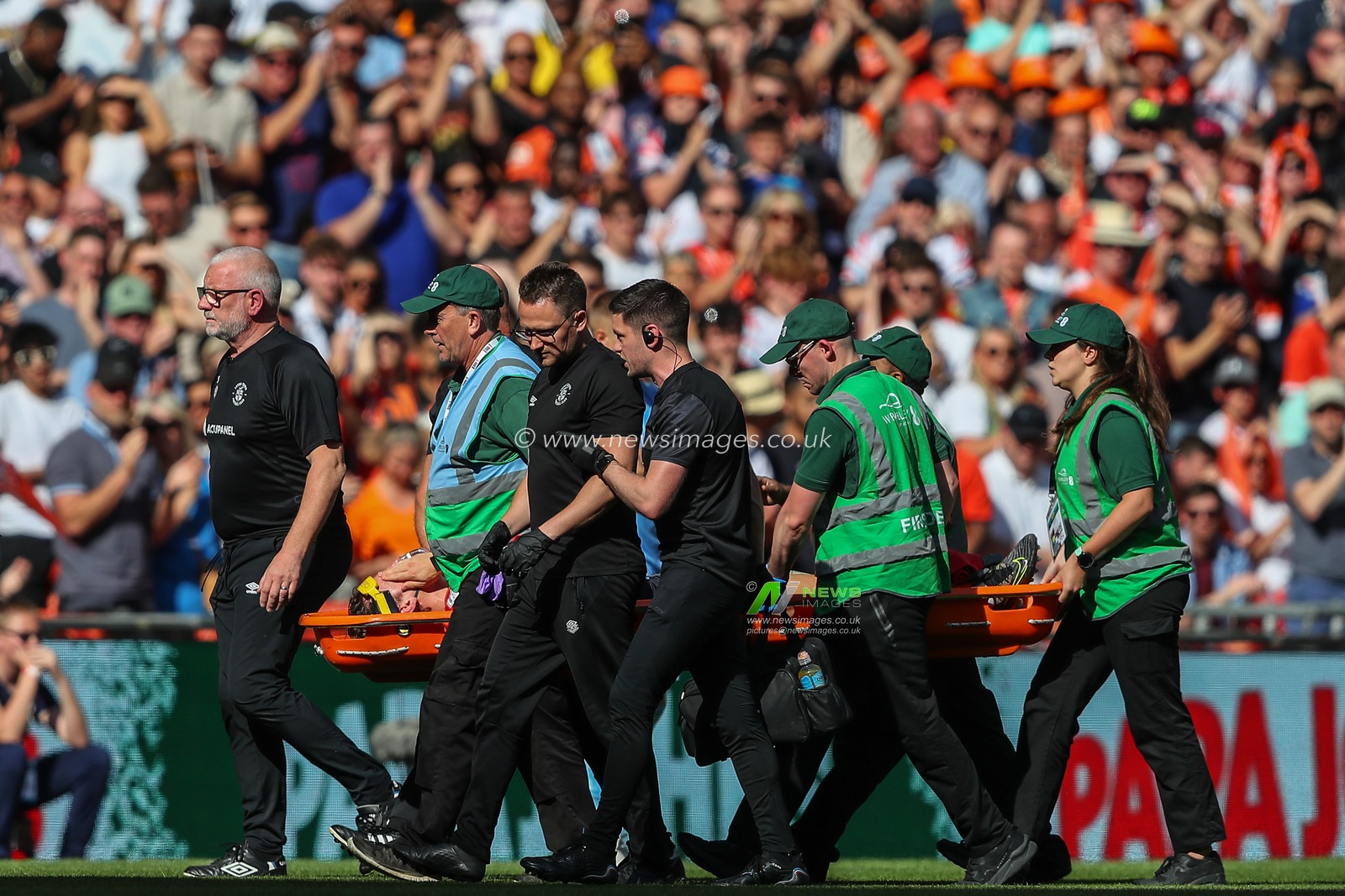 Tom Lockyer #4 of Luton Town leaves the pitch on a stretcher during the Sky Bet Championship Play-Off Final match Coventry City vs Luton Town at Wembley Stadium, London, United Kingdom, 27th May 2023

(Photo by Gareth Evans/News Images)