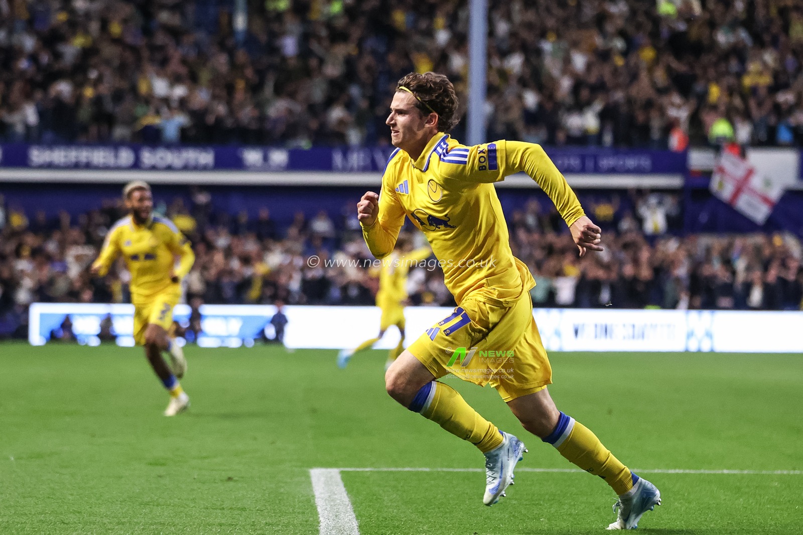 Brenden Aaronson of Leeds United celebrates his goal to make it 0-1 during the Sky Bet Championship match Sheffield Wednesday vs Leeds United at Hillsborough, Sheffield, United Kingdom, 23rd August 2024

(Photo by Mark Cosgrove/News Images)