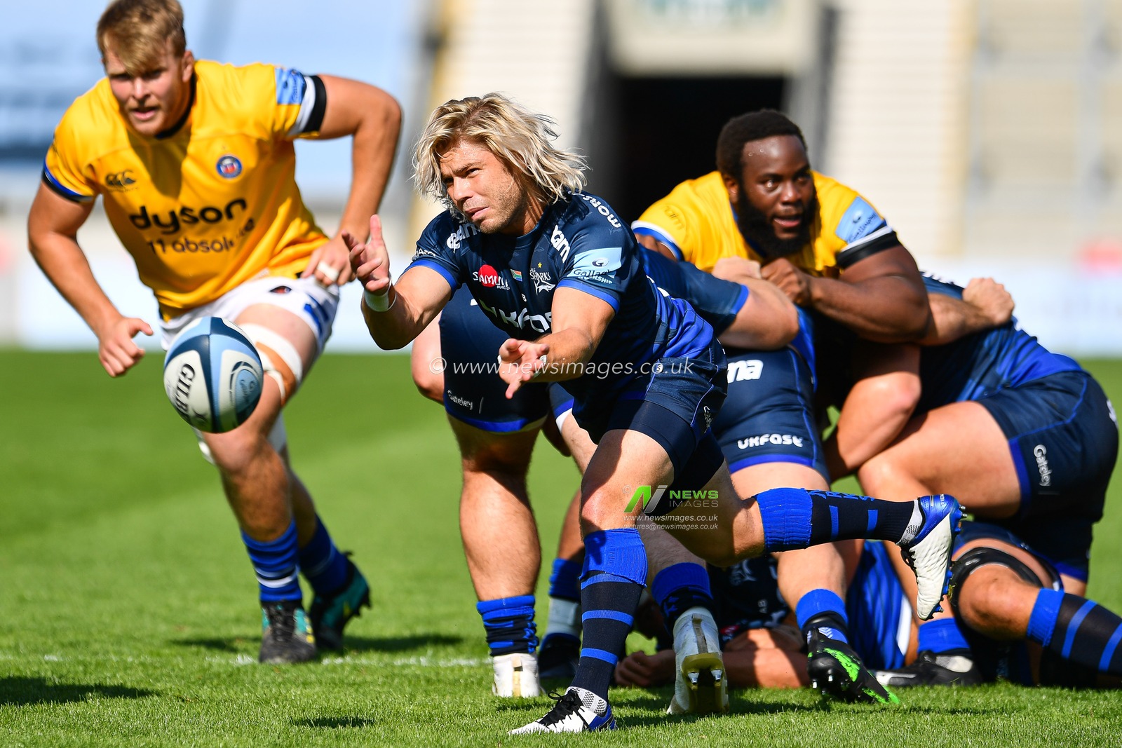 Faf de Klerk of Sale Sharks in action