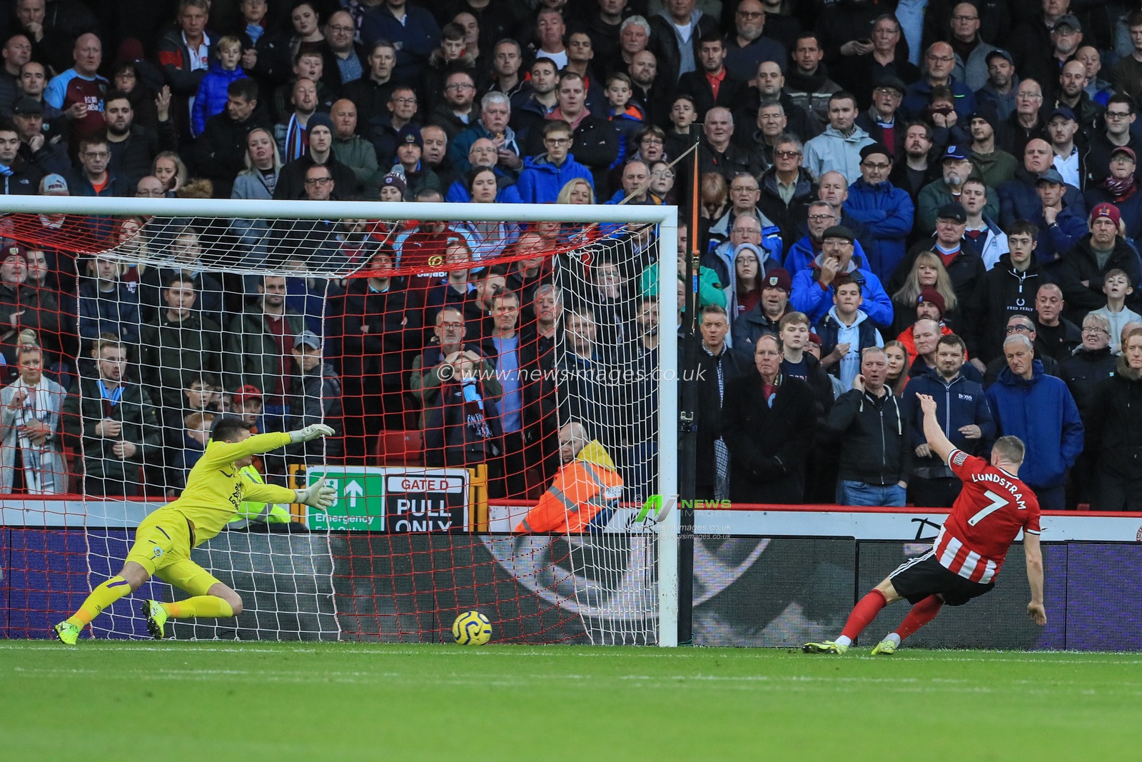 2nd November 2019, Bramall Lane, Sheffield, England; Premier League, Sheffield United v Burnley : John Lundstram (7) of Sheffield United scores to make it 2-0

Credit: Mark Cosgrove/News Images