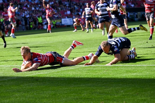 Ben Redshaw of Gloucester Rugby dives across the try line to score Gloucester Rugby’s second try during the Prem Rugby Cup match Bristol Bears vs Gloucester at Ashton Gate, Bristol, United Kingdom on 05 September 2026

(Photo by Alex Williamson/News Images)