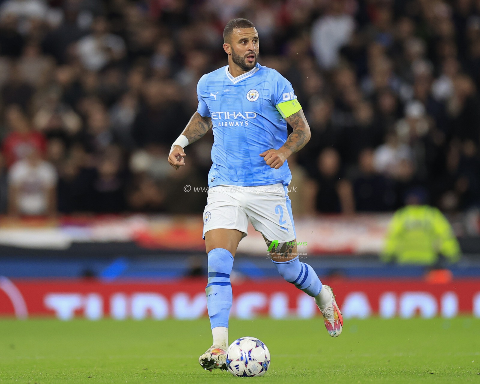 Kyle Walker #2 of Manchester Citycontrols the ball during the UEFA Champions League match Manchester City vs Red Star Belgrade at Etihad Stadium, Manchester, United Kingdom, 19th September 2023

(Photo by Conor Molloy/News Images)