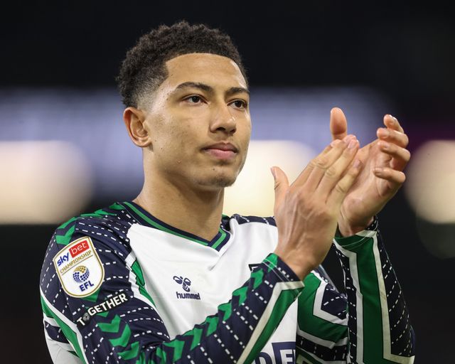 Jobe Bellingham of Sunderland applauds the fans after the final whistle during the Sky Bet Championship match Burnley vs Sunderland at Turf Moor, Burnley, United Kingdom, 17th January 2025

(Photo by Alfie Cosgrove/News Images)