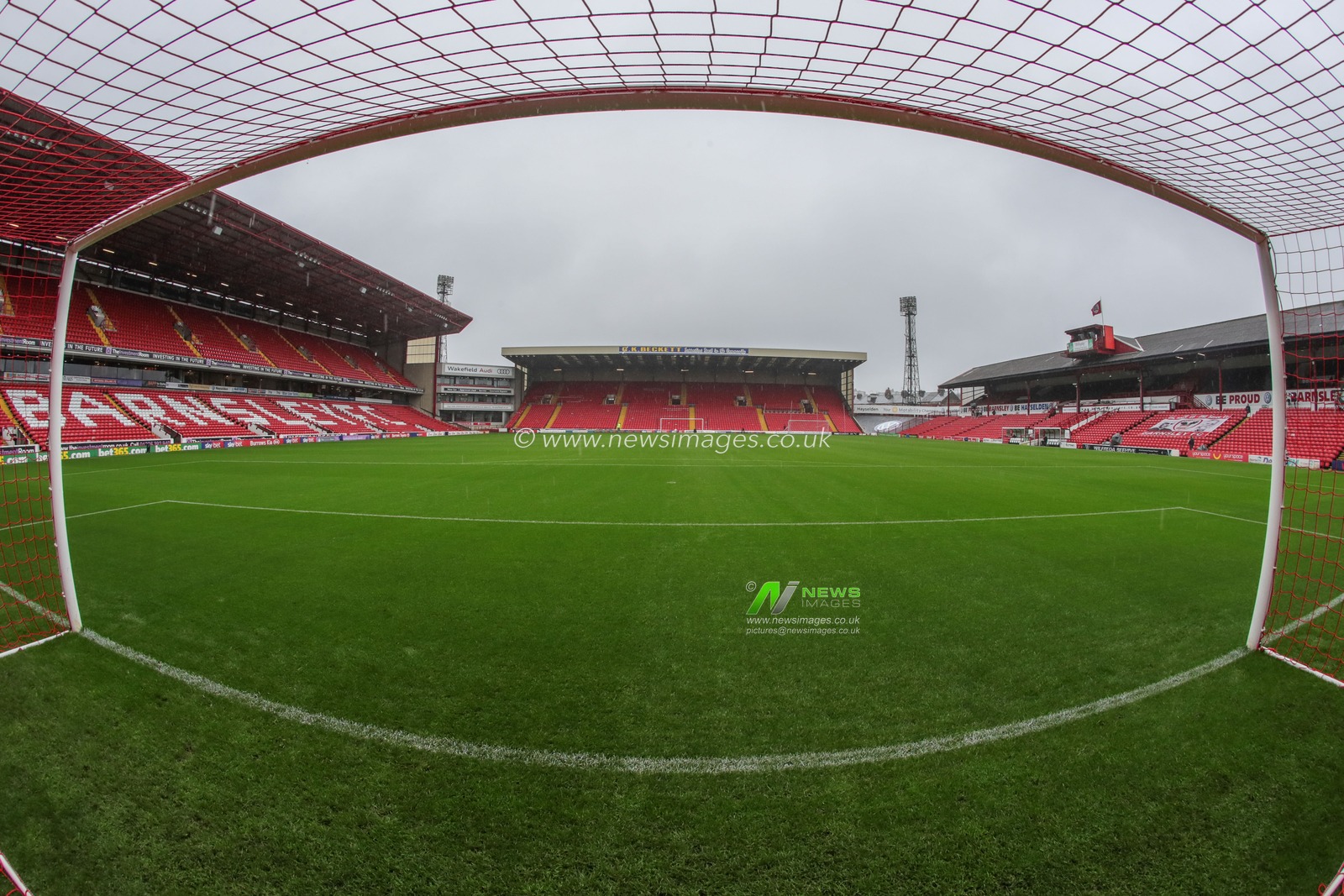 29th September 2019, Oakwell, Barnsley, England; Sky Bet Championship, Barnsley v Brentford : A general vies of Oakwell 

Credit: Mark Cosgrove/News Images