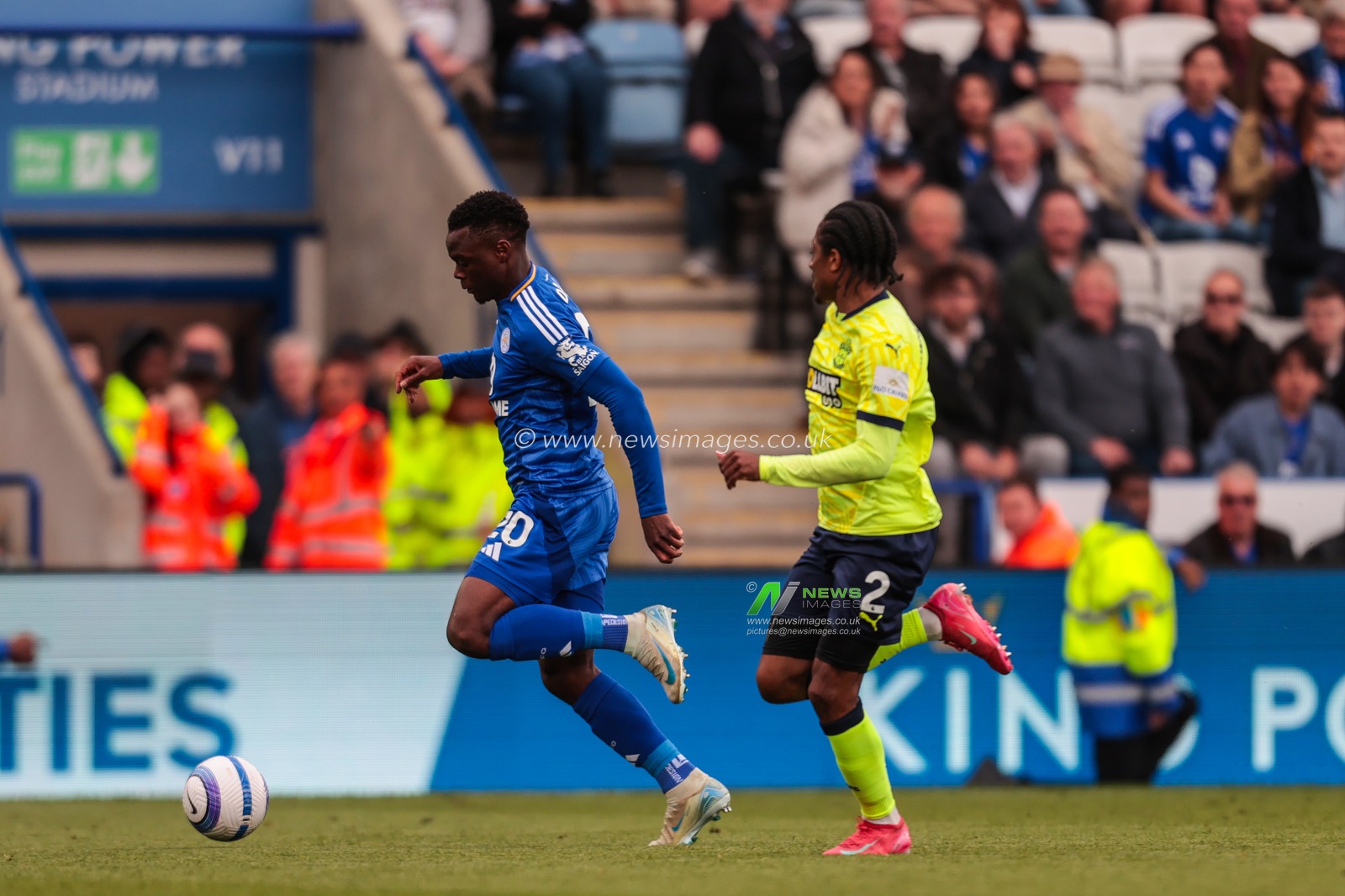 Patson Daka of Leicester City breaks with the ball during the Premier League match Leicester City vs Southampton at King Power Stadium, Leicester, United Kingdom, 3rd May 2025

(Photo by Richard Bierton/News Images)