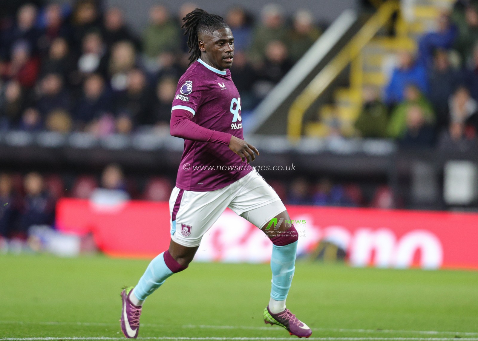 Loum Tchaouna of Burnley during the Premier League match Burnley vs Crystal Palace at Turf Moor, Burnley, United Kingdom, 3rd December 2025

(Photo by Richard Bierton/News Images)

*** GER AUT SUI OUT ***