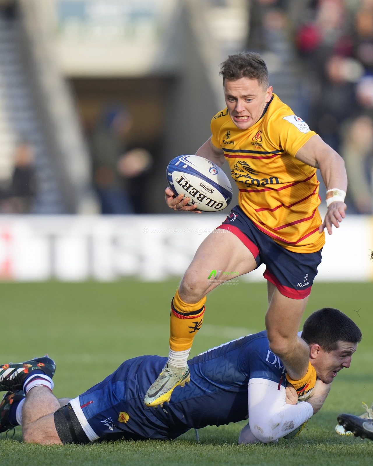 Tom Curry #7 of Sale Sharks tackles Mike Lowry #15 of Ulster Rugby during the European Champions Cup Group B match Sale Sharks vs Ulster Rugby at AJ Bell Stadium, Eccles, United Kingdom, 11th December 2022

(Photo by Steve Flynn/News Images)