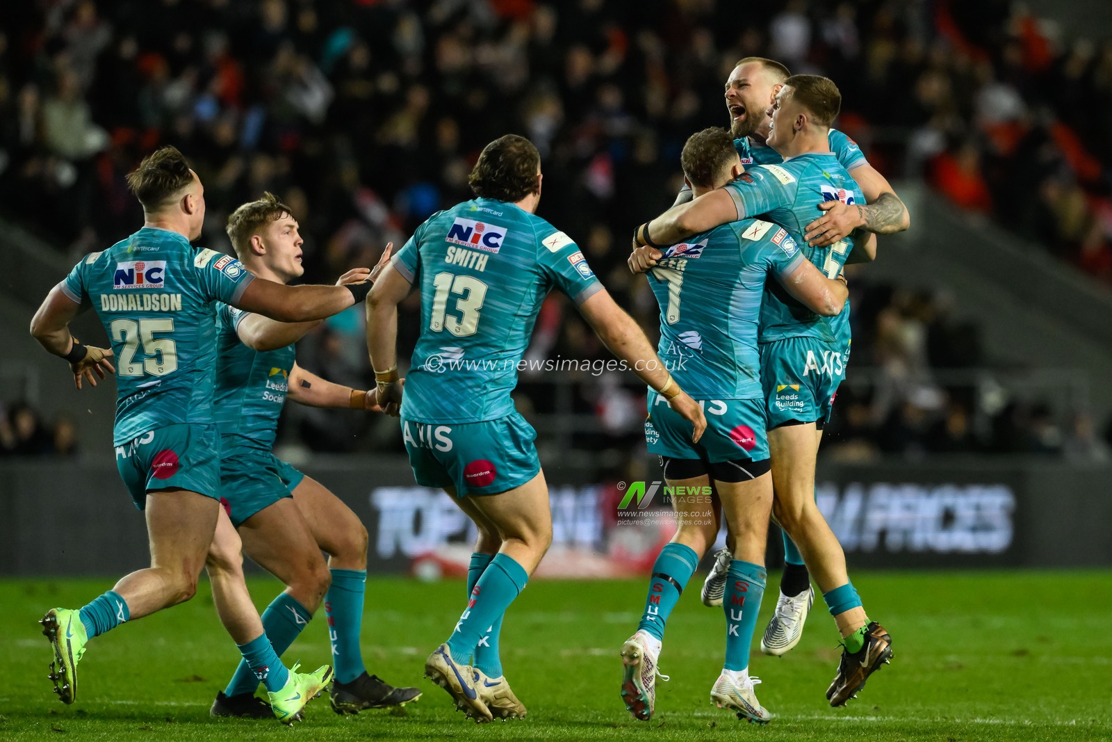 Blake Austin #6 of Leeds Rhinos celebrates his game winning a drop goal during the Betfred Super League Round 3 match St Helens vs Leeds Rhinos at Totally Wicked Stadium, St Helens, United Kingdom, 3rd March 2023

(Photo by Craig Thomas/News Images)