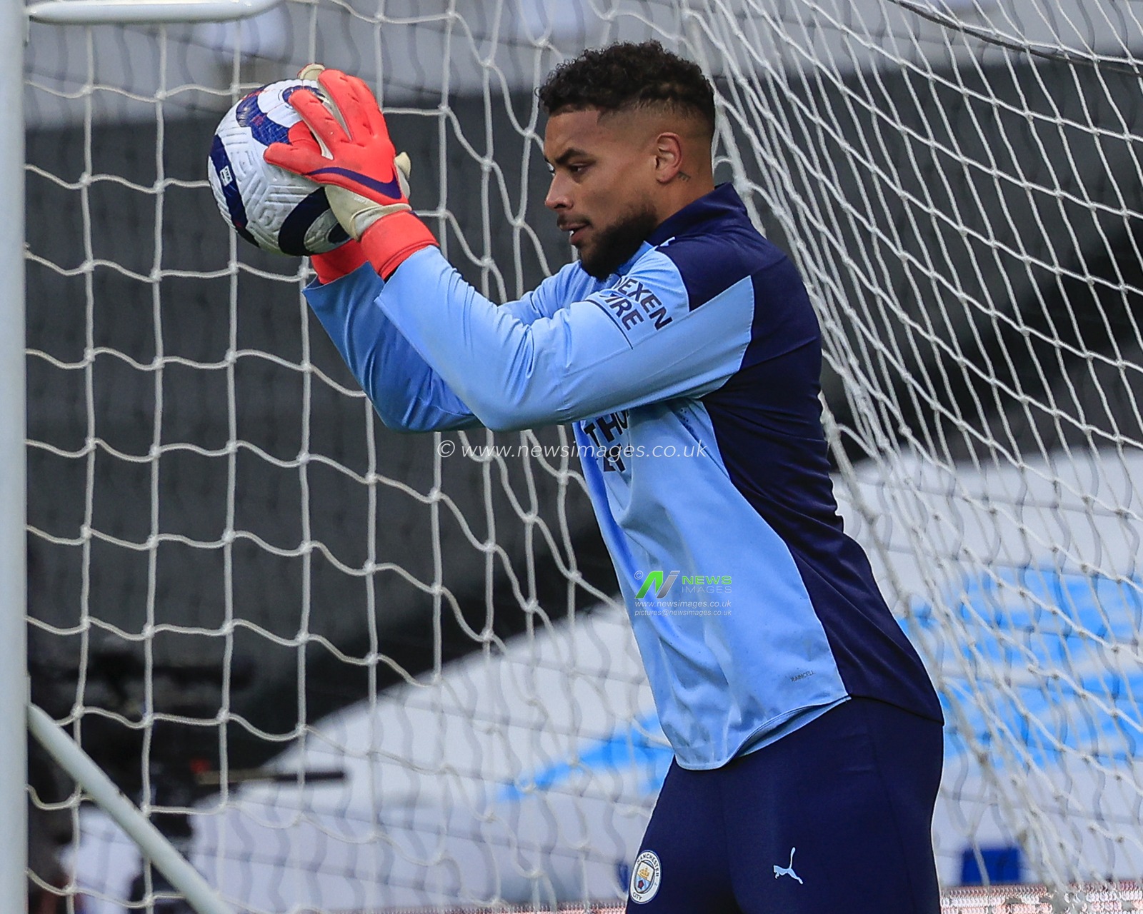 Zack Steffen #13 of Manchester City during the pre-game warmup