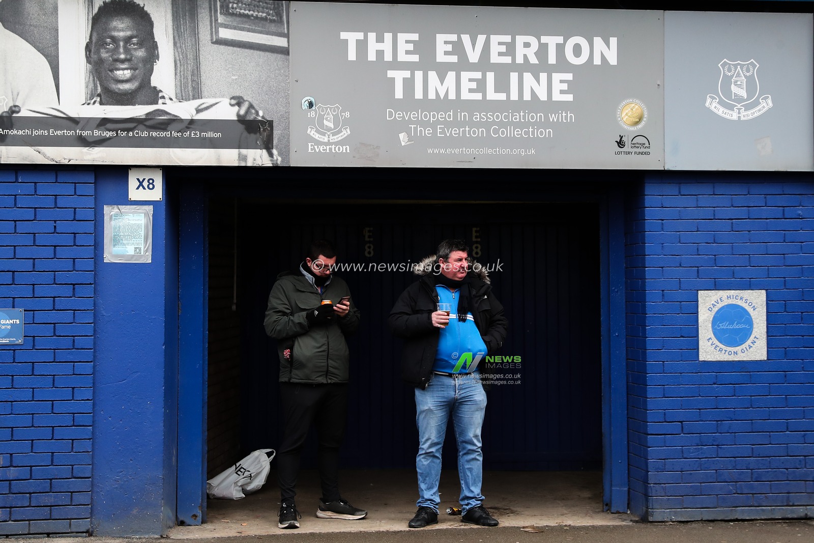 uEverton fans outside of Goodison Park ahead of the Premier League match Everton vs Tottenham Hotspur at Goodison Park, Liverpool, United Kingdom, 19th January 2025

(Photo by Gareth Evans/News Images)