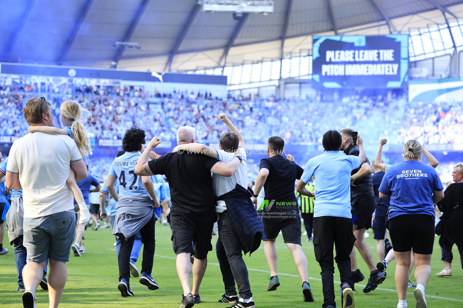 City fans invade the pitch after the Premier League match Manchester City vs Chelsea at Etihad Stadium, Manchester, United Kingdom, 21st May 2023

(Photo by Conor Molloy/News Images)