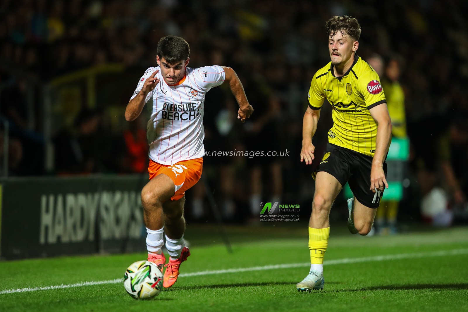 Rob Apter of Blackpool breaks with the ball during the Carabao Cup match Burton Albion vs Blackpool at Pirelli Stadium, Burton upon Trent, United Kingdom, 13th August 2024

(Photo by Gareth Evans/News Images)