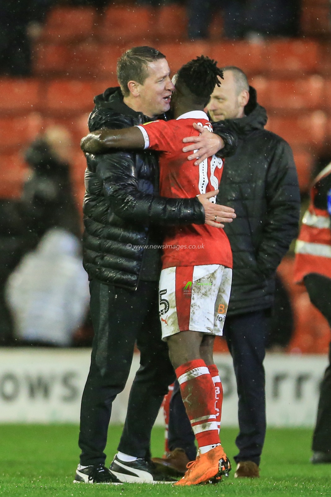 26th January 2019, Oakwell, Barnsley, England; Sky Bet League One, Barnsley vs Rochdale ;  Daniel Stendel manager of Barnsley congratulates Jared Green (15) of Barnsley on his debut 



Credit: Mark Cosgrove/News Images

English Football League images are subject to DataCo Licence