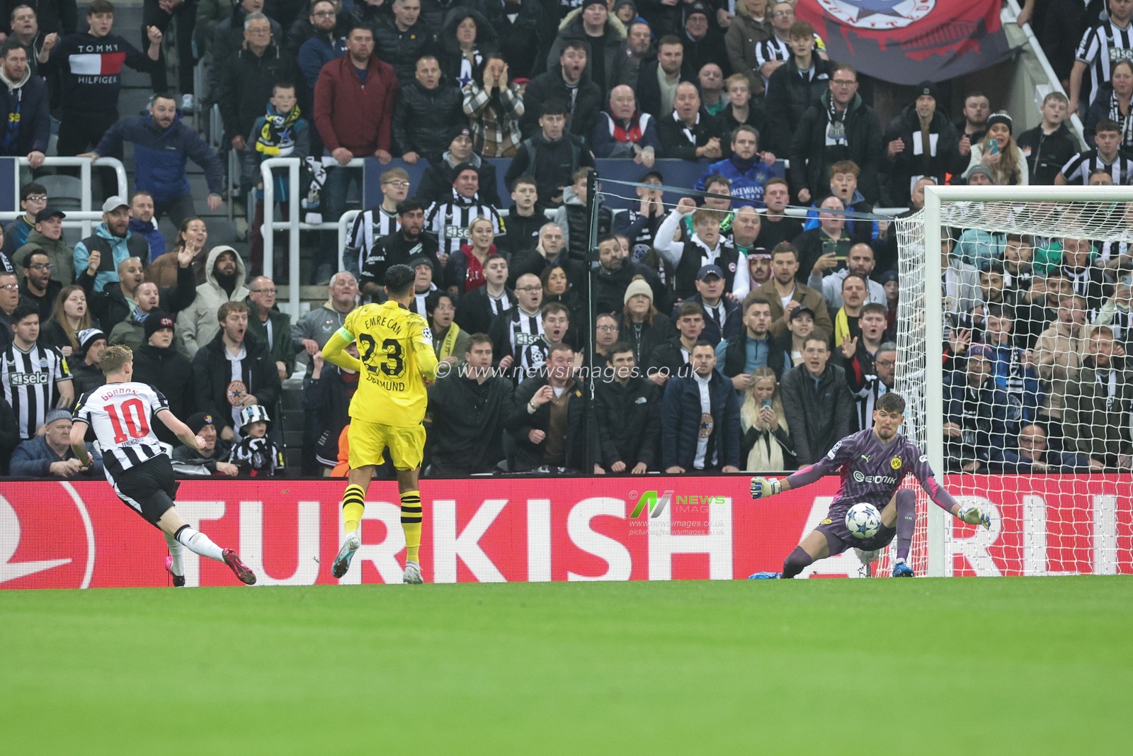 Anthony Gordon #10 of Newcastle United shoots on goal during the UEFA Champions League match Newcastle United vs Borussia Dortmund at St. James's Park, Newcastle, United Kingdom, 25th October 2023

(Photo by Mark Cosgrove/News Images)