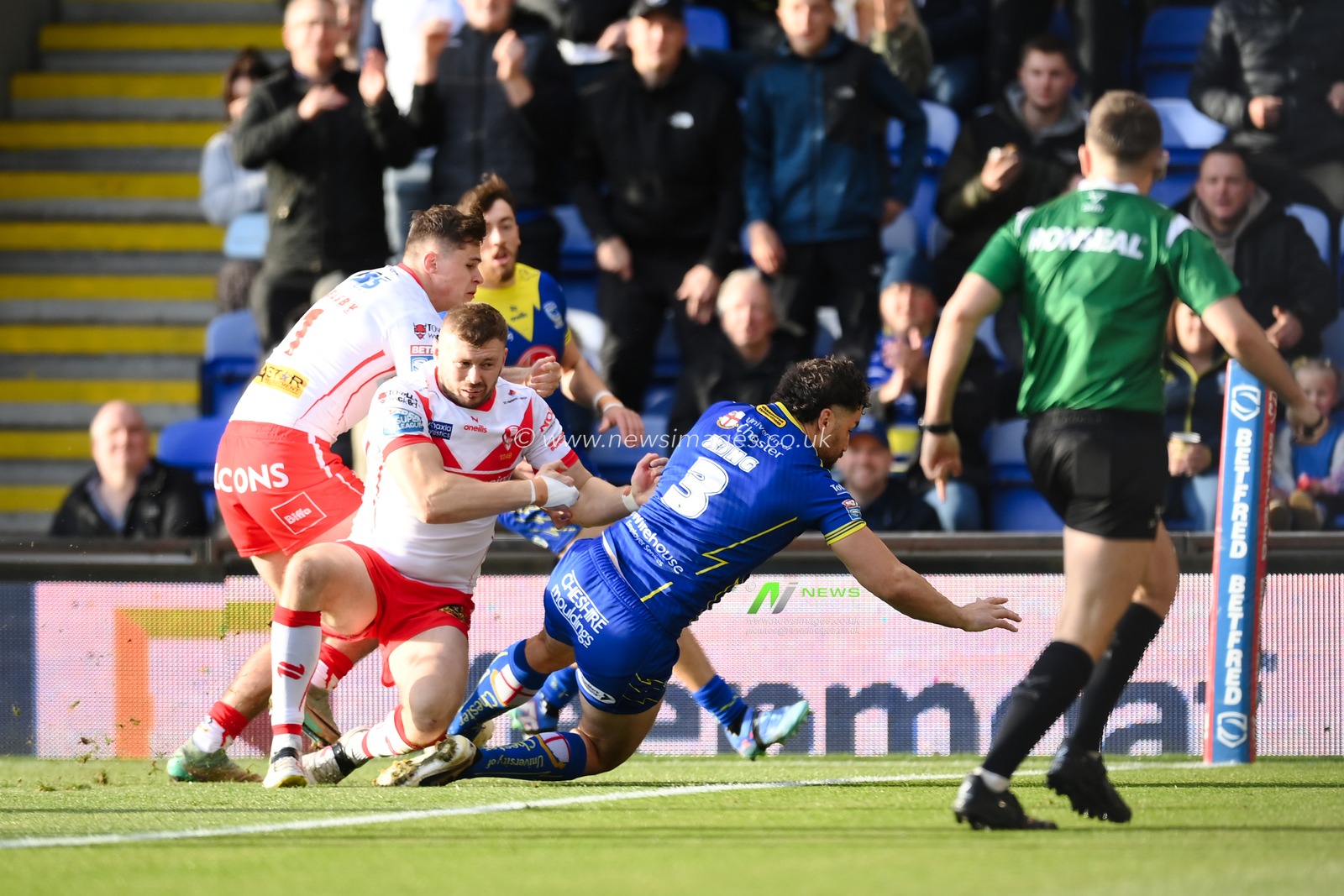 Toby King of Warrington Wolves scores his team's first try during the Betfred Super League play-off Eliminator 2 Warrington Wolves v St Helens at Halliwell Jones Stadium, Warrington, United Kingdom, 28th September 2024

(Photo by Ben Roberts/News Images)
