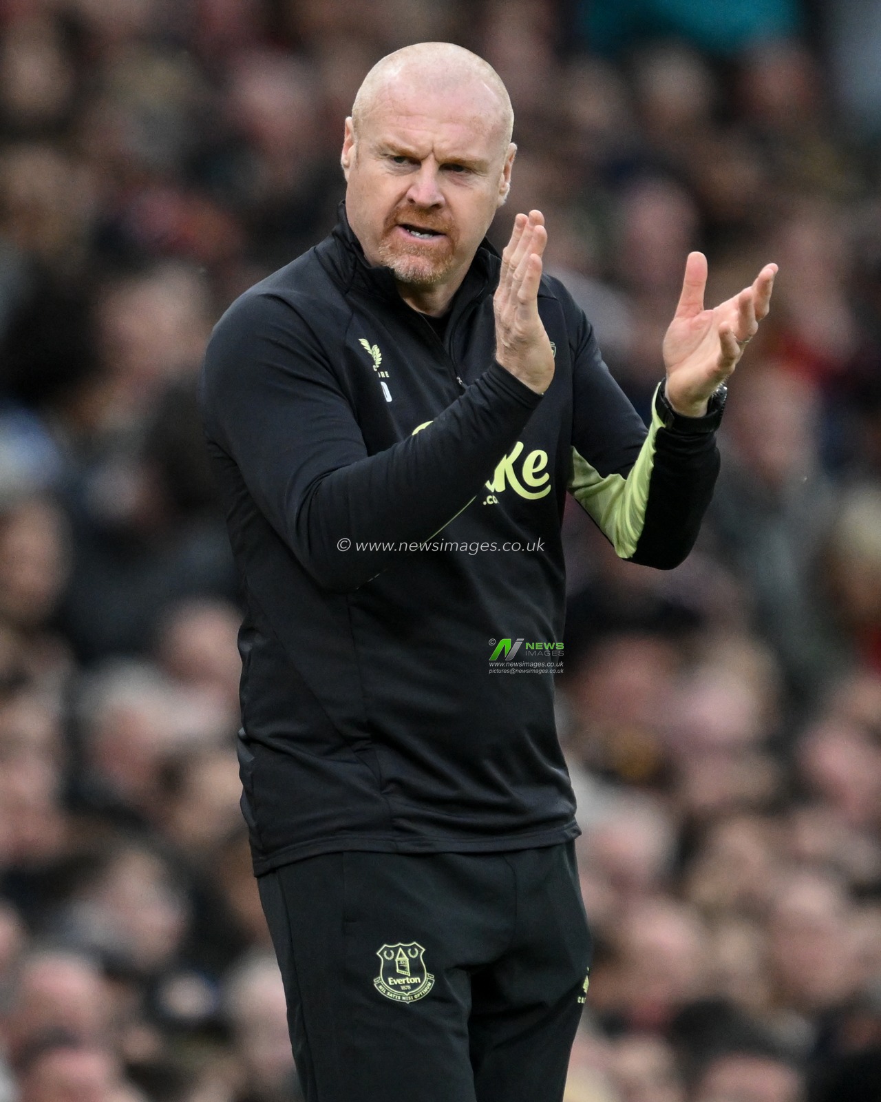 Sean Dyche Manager of Everton reacts in the technical area during the Premier League match Manchester United vs Everton at Old Trafford, Manchester, United Kingdom, 1st December 2024

(Photo by Craig Thomas/News Images)