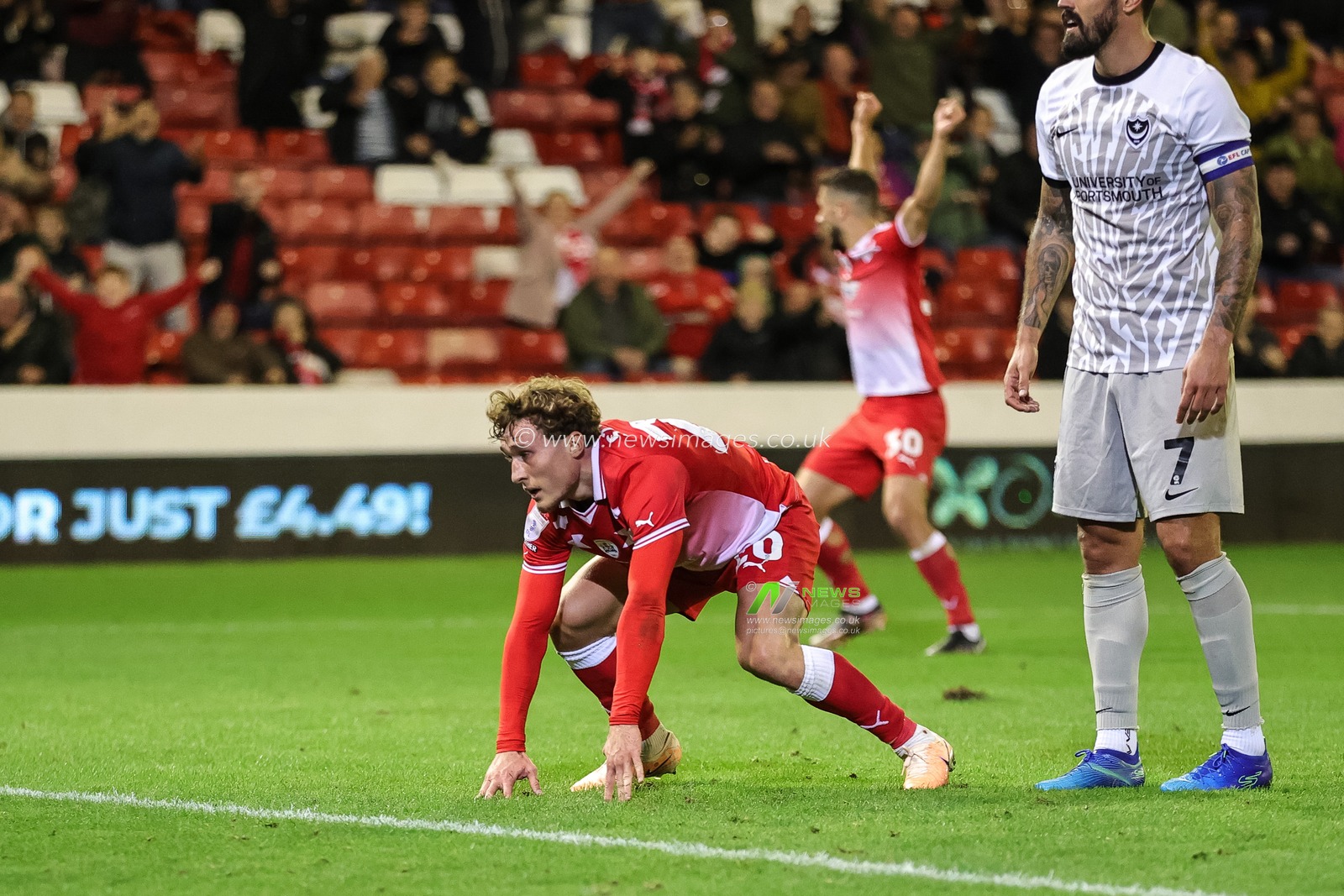 Callum Styles #20 of Barnsley celebrates his goal to make it 2-3 during the Sky Bet League 1 match Barnsley vs Portsmouth at Oakwell, Barnsley, United Kingdom, 19th September 2023

(Photo by Mark Cosgrove/News Images)