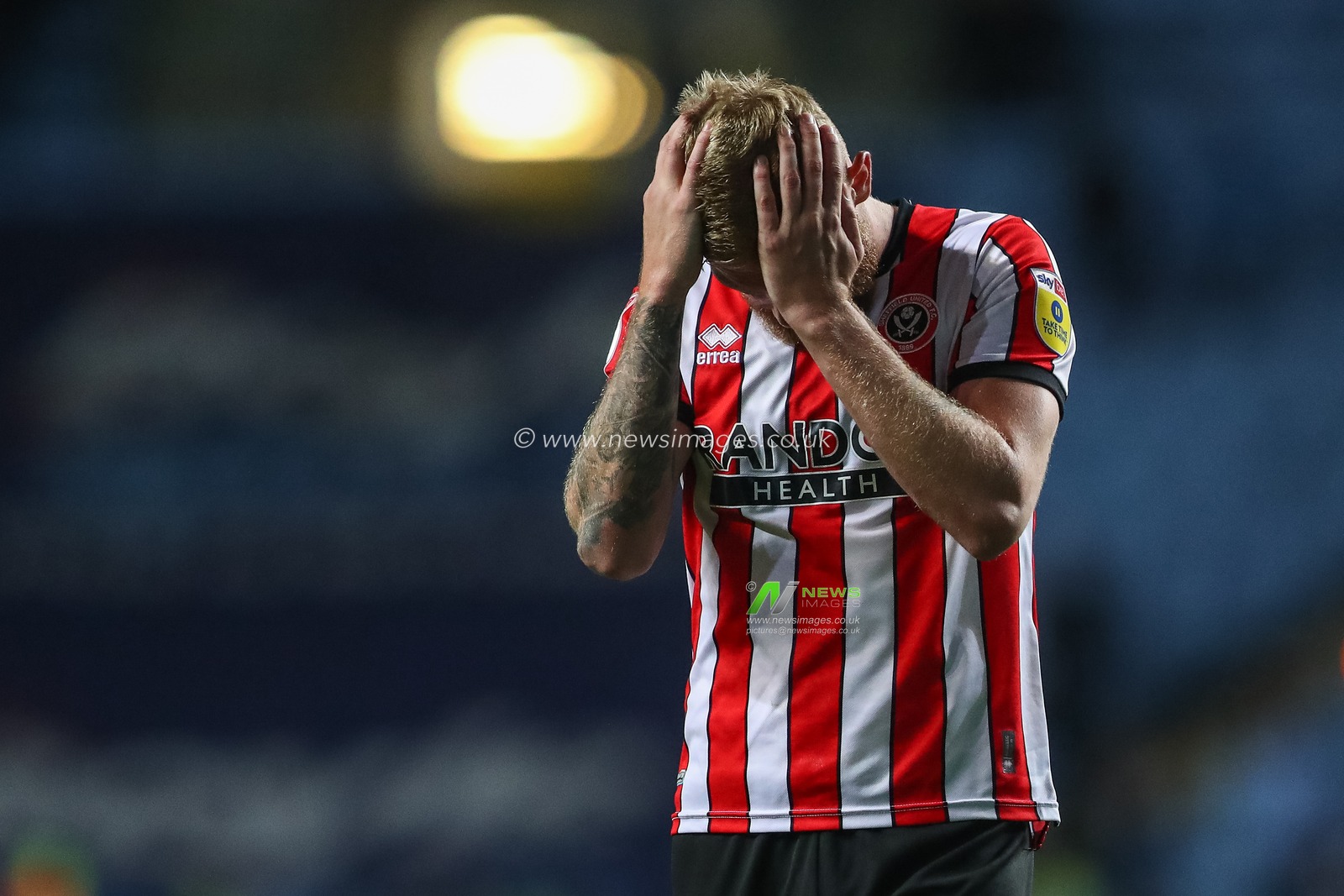 Oliver McBurnie #9 of Sheffield United has his head in his hands after the Sky Bet Championship match Coventry City vs Sheffield United at Coventry Building Society Arena, Coventry, United Kingdom, 19th October 2022

(Photo by Gareth Evans/News Images)