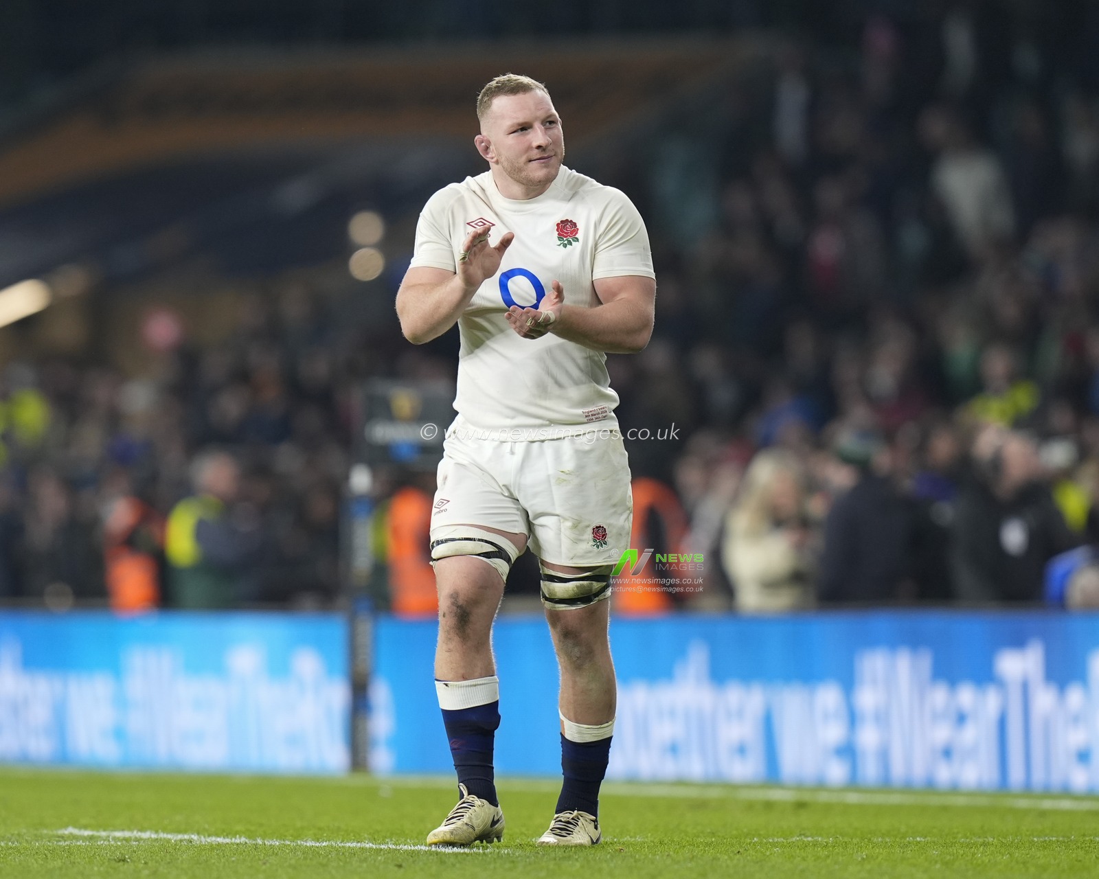 Sam Underhill of England salutes the fans after the 2024 Guinness 6 Nations match England vs Ireland at Twickenham Stadium, Twickenham, United Kingdom, 9th March 2024

(Photo by Steve Flynn/News Images)