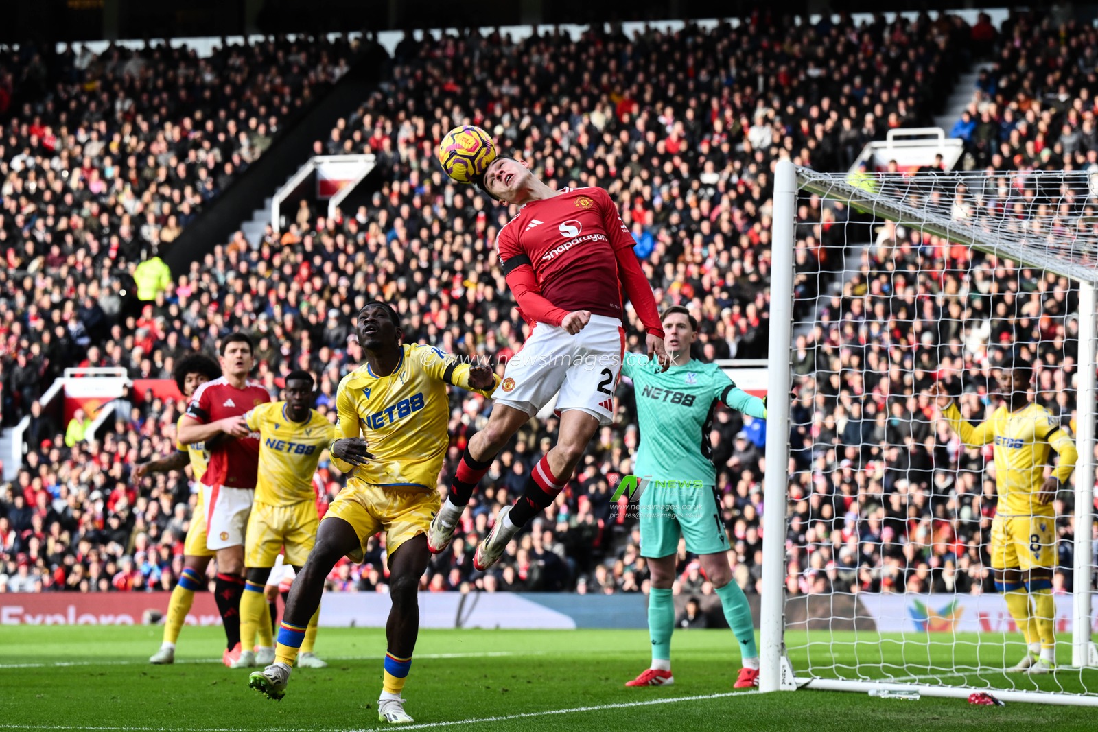 Manuel Ugarte of Manchester United heads the ball to keep it in play during the Premier League match Manchester United vs Crystal Palace at Old Trafford, Manchester, United Kingdom, 2nd February 2025

(Photo by Craig Thomas/News Images)