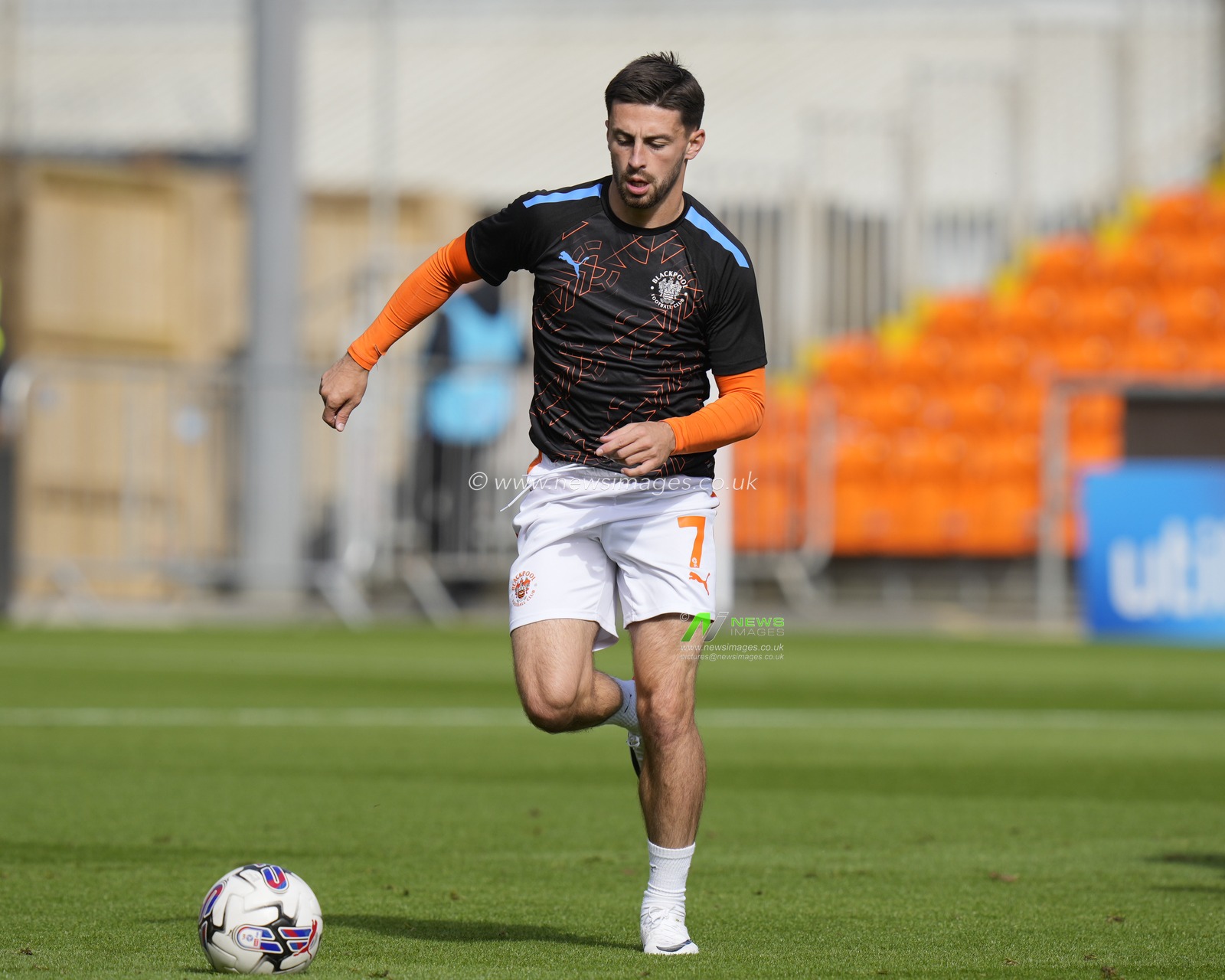 Owen Dale #7 of Blackpool warms up before the Sky Bet League 1 match Blackpool vs Reading at Bloomfield Road, Blackpool, United Kingdom, 23rd September 2023

(Photo by Steve Flynn/News Images)