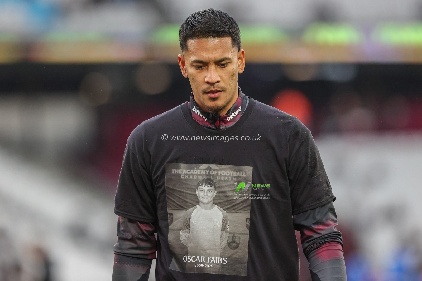 Alphonse Areola of West Ham United in the pregame warmup session during the Premier League match West Ham United vs Brighton and Hove Albion at London Stadium, London, United Kingdom, 21st December 2024

(Photo by Alfie Cosgrove/News Images)
