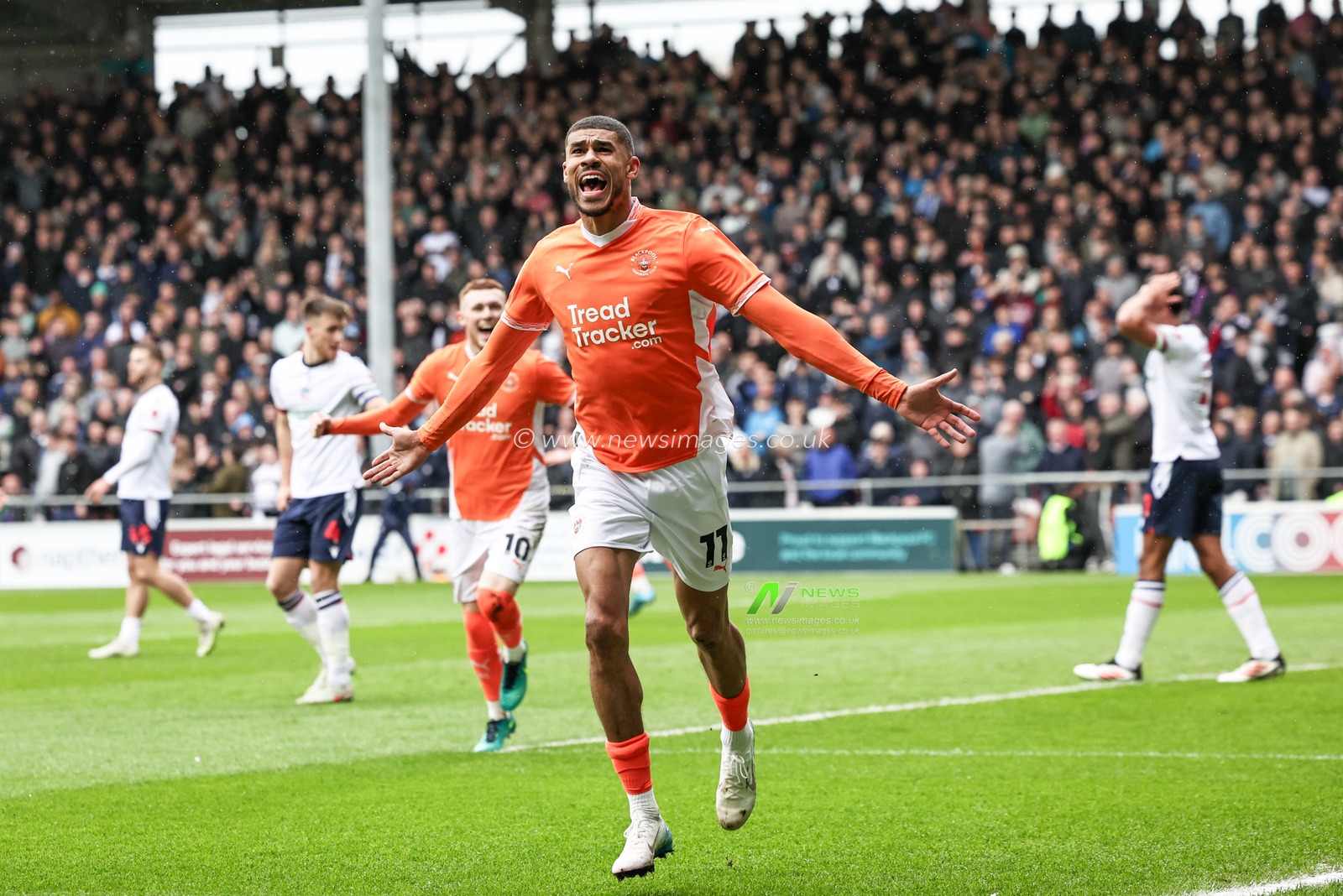 Ashley Fletcher of Blackpool celebrates his goal to make it 1-0 during the Sky Bet League 1 match Blackpool vs Bolton Wanderers at Bloomfield Road, Blackpool, United Kingdom, 29th March 2025

(Photo by Mark Cosgrove/News Images)