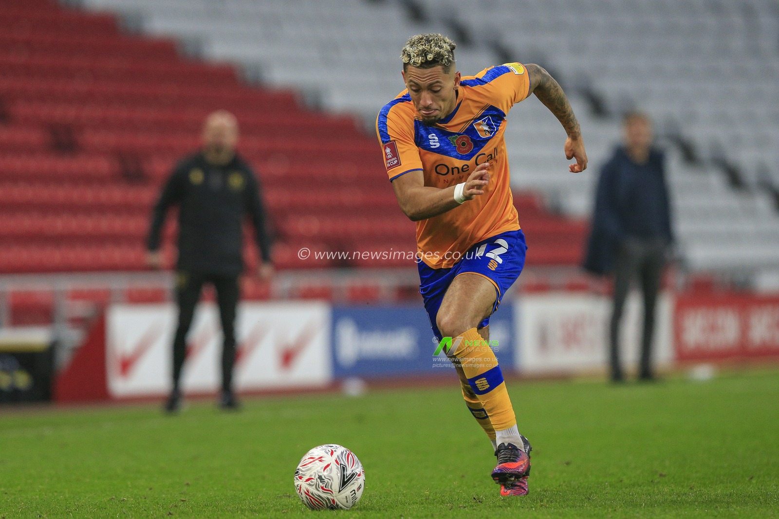 Nicky Maynard #22 of Mansfield Town in possession of the ball
