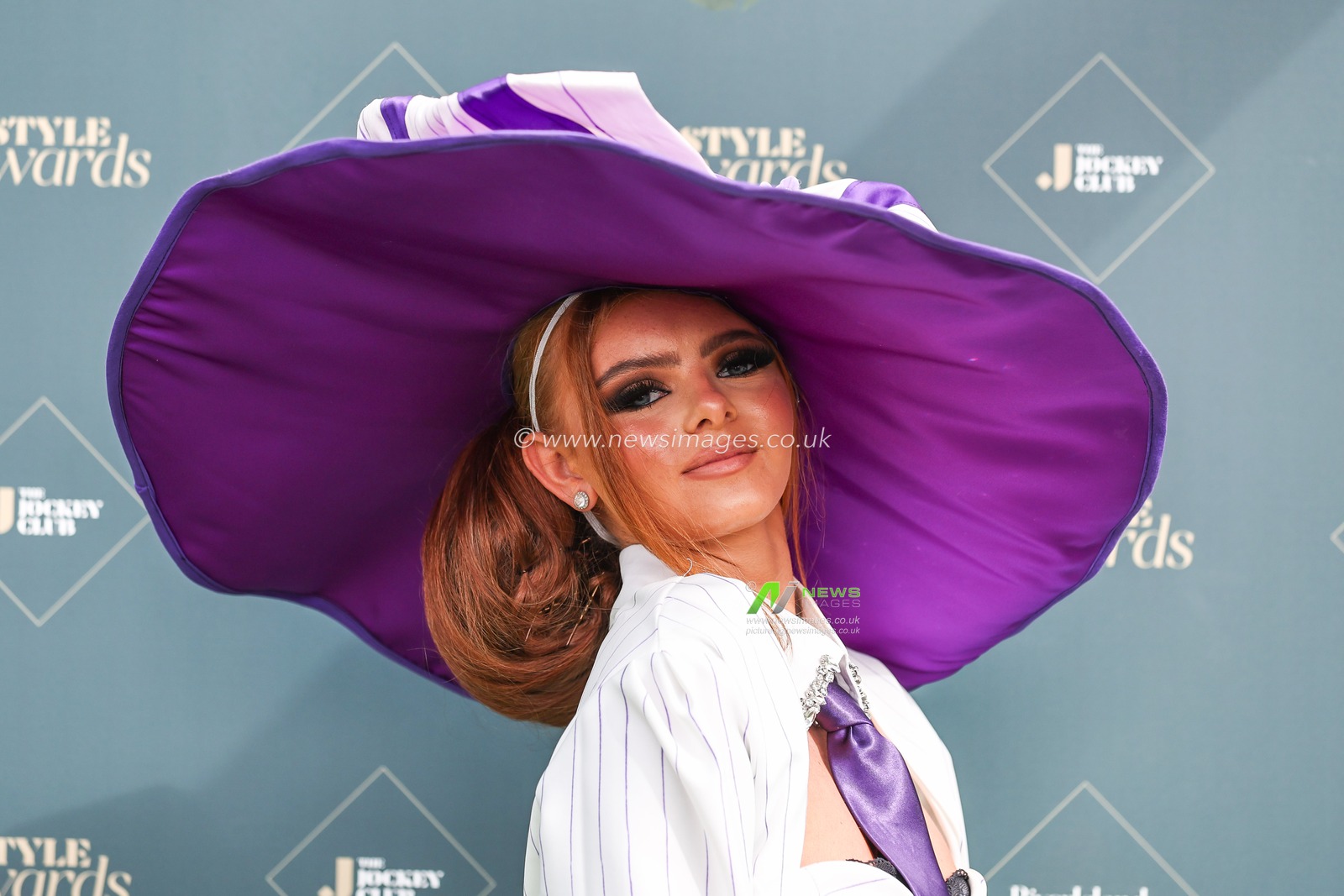 Racegoers arrive on ladies day during the The Randox Grand National 2024 Ladies Day at Aintree Racecourse, Liverpool, United Kingdom, 12th April 2024

(Photo by Mark Cosgrove/News Images)