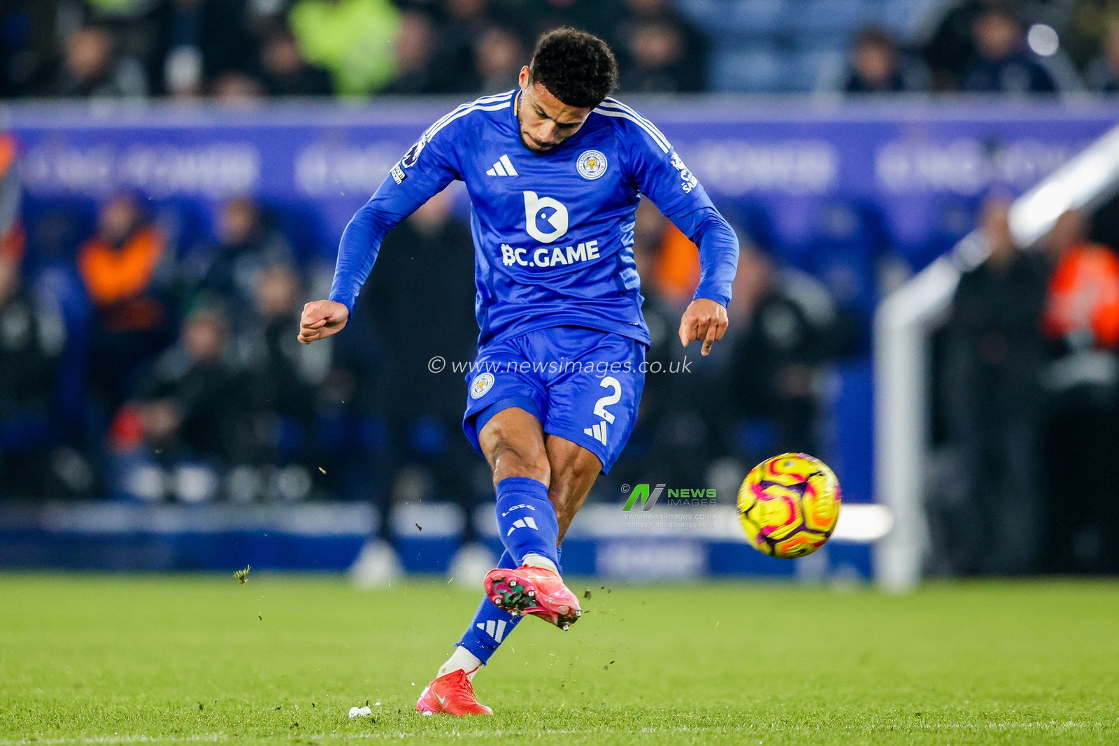 James Justin of Leicester City takes free kick during the Premier League match Leicester City vs Crystal Palace at King Power Stadium, Leicester, United Kingdom, 15th January 2025

(Photo by Alfie Cosgrove/News Images)
