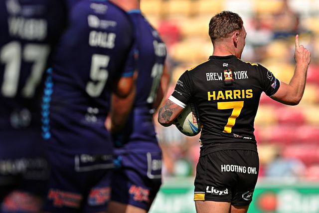 Liam Harris of York Knights RLFC taunts the Featherstone fans by referring to their AB Sundecks 1985 Cup win during the Betfred Championship match York City Knights vs Featherstone Rovers at LNER Community Stadium, York, United Kingdom, 29th June 2025

(Photo by Sam Eaden/News Images)