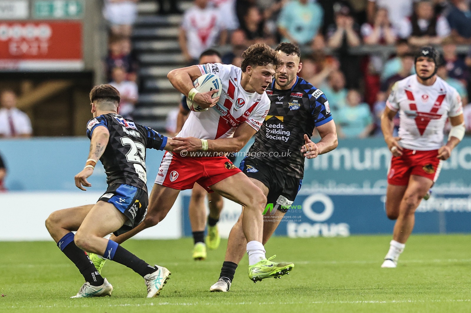 Owen Dagnall of St. Helens breaks with the ball during the Betfred Super League round 15 match St Helens vs Leeds Rhinos at Totally Wicked Stadium, St Helens, United Kingdom, 20th June 2025

(Photo by Alfie Cosgrove/News Images)