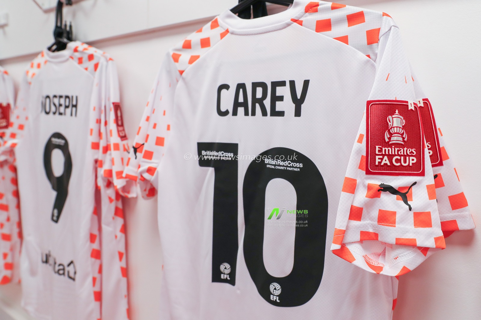 The Emirates FA Cup badge on the shirt of Sonny Carey of Blackpool ahead of the Emirates FA Cup Third Round match Nottingham Forest vs Blackpool at City Ground, Nottingham, United Kingdom, 7th January 2024

(Photo by Gareth Evans/News Images)