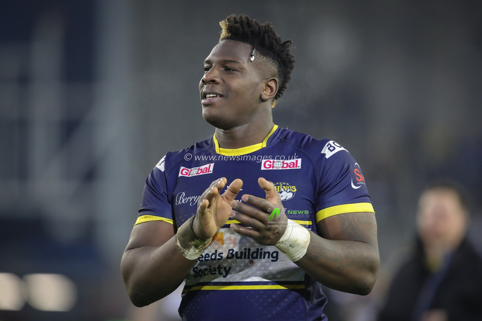 Justin Sangare #17 of Leeds Rhinos claps his hands and applauds the supporters at full-time after the Rugby League Pre Season match Leigh Centurions vs Leeds Rhinos at Leigh Sports Village, Leigh, United Kingdom, 21st January 2023

(Photo by James Heaton/News Images)