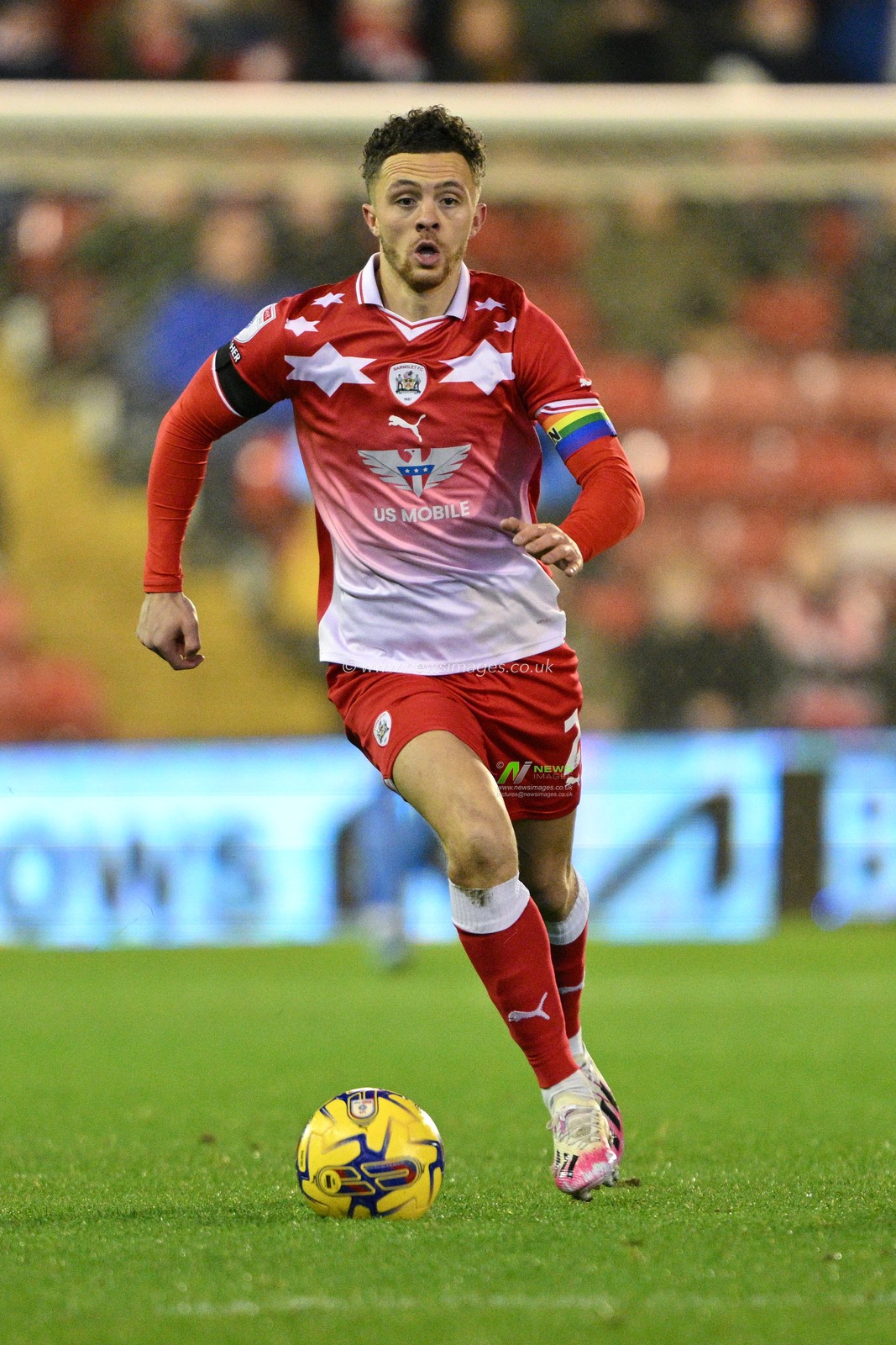 Jordan Williams #2 of Barnsley drives the ball forward, during the Sky Bet League 1 match Barnsley vs Wycombe Wanderers at Oakwell, Barnsley, United Kingdom, 28th November 2023

(Photo by Cody Froggatt/News Images)