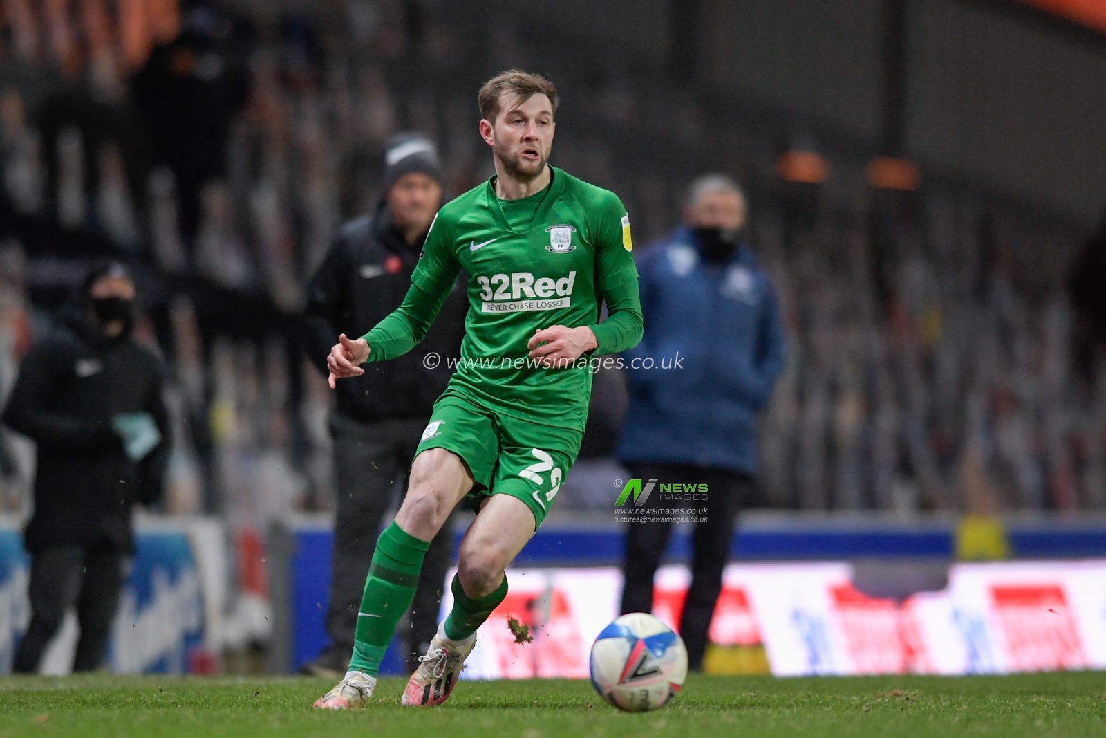 Tom Barkhuizen #29 of Preston North End passes the ball