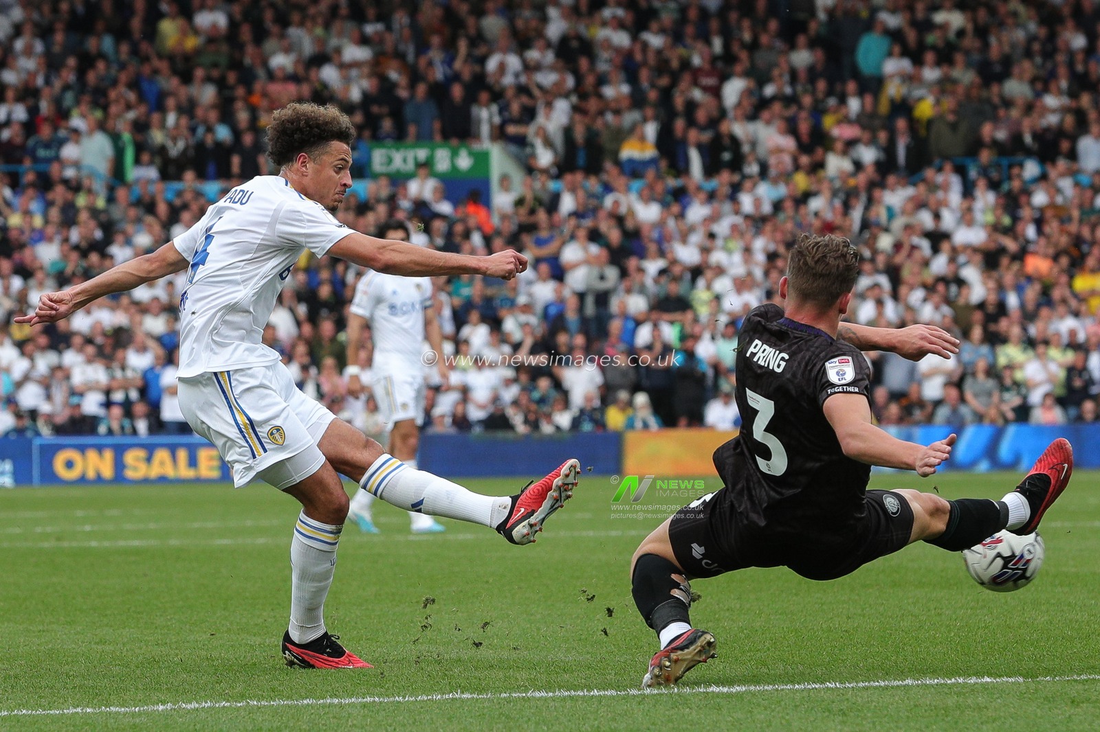 Ethan Ampadu #4 of Leeds United takes a shot but is saved during the Sky Bet Championship match Leeds United vs Bristol City at Elland Road, Leeds, United Kingdom, 7th October 2023

(Photo by James Heaton/News Images)