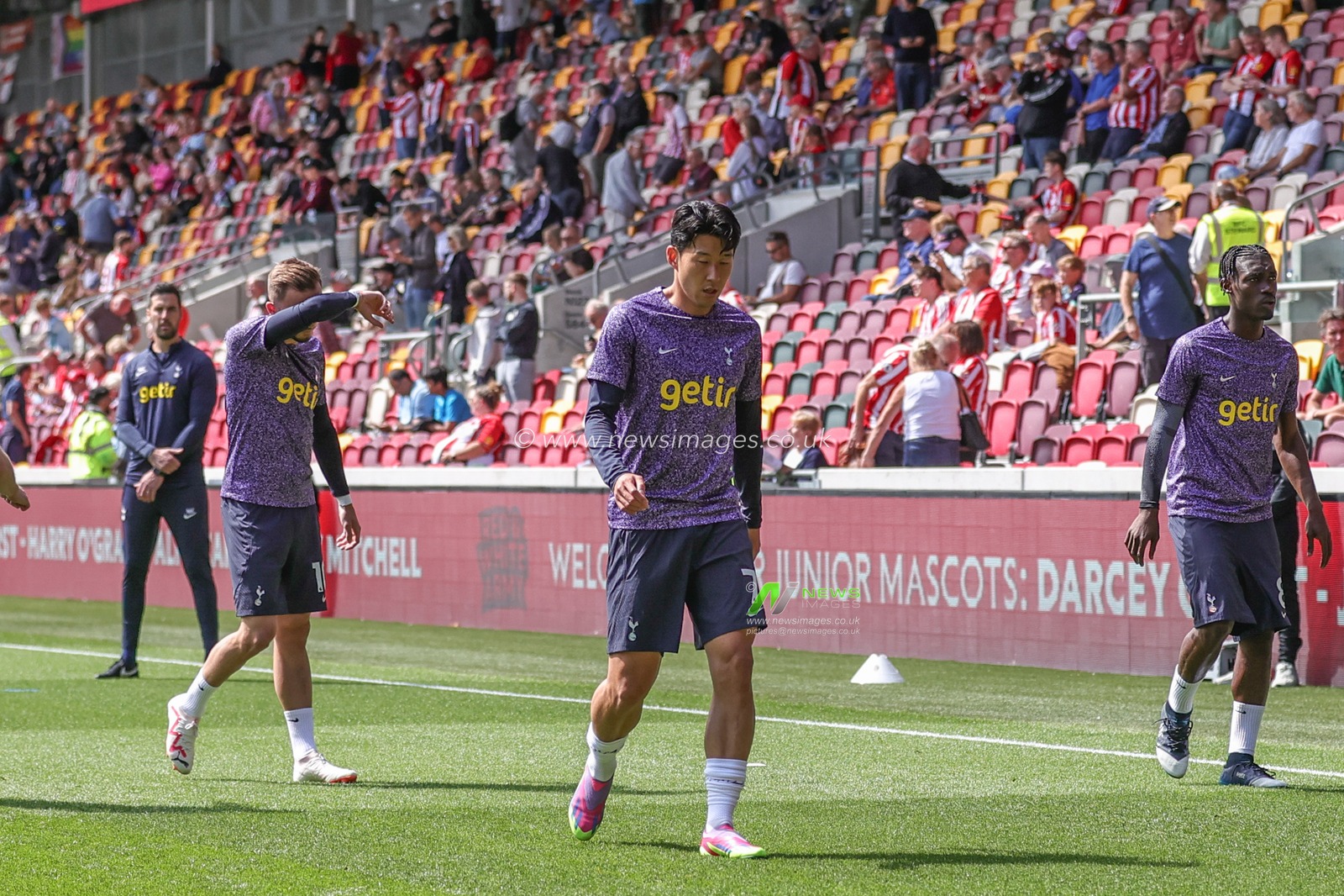 Son Heung-min Tottenham Hotspur in the pregame warmup session during the Premier League match Brentford vs Tottenham Hotspur at Brentford Community Stadium, London, United Kingdom, 13th August 2023

(Photo by Mark Cosgrove/News Images)