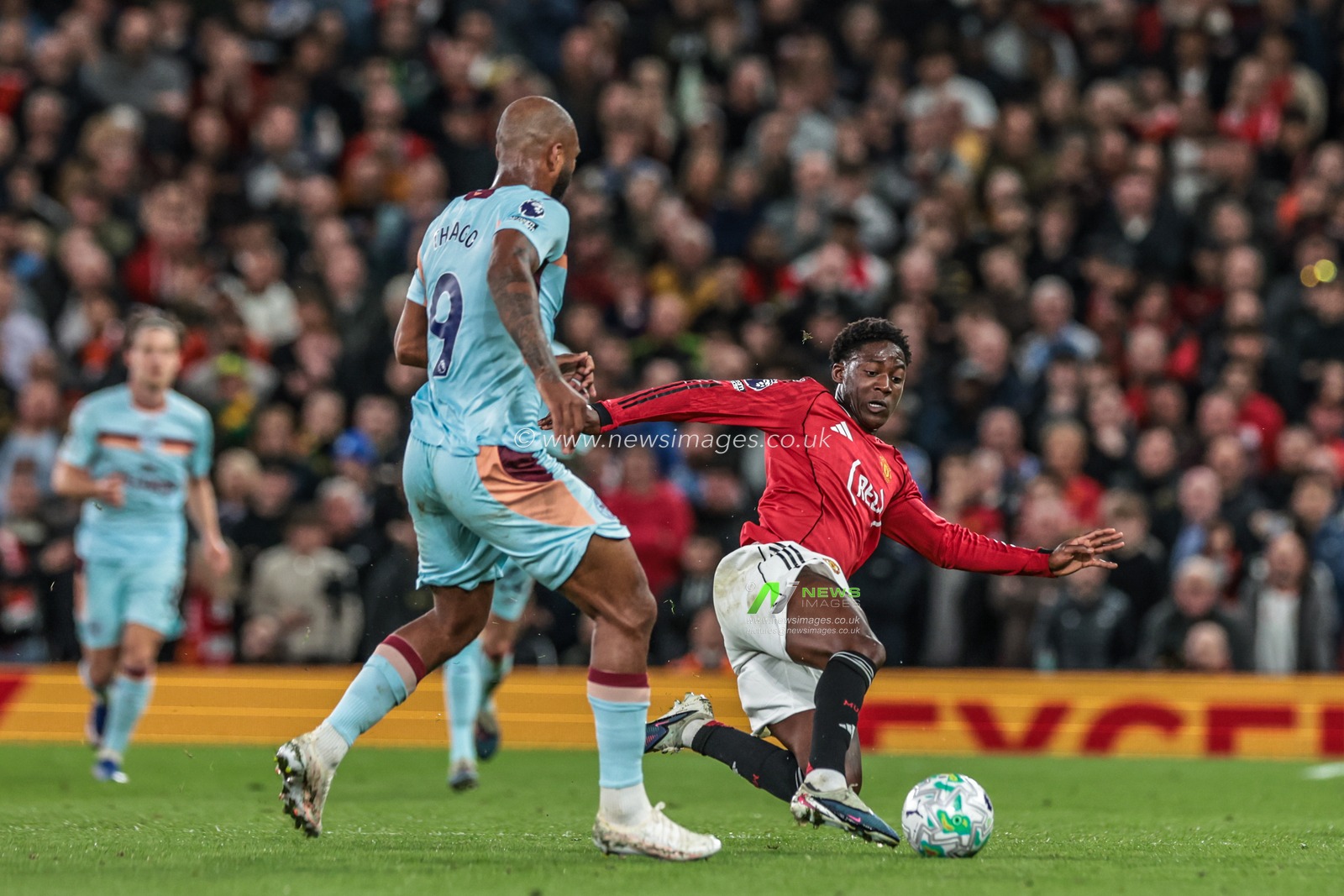 Kobbie Mainoo of Manchester United slides in to tackle Igor Thiago of Brentford during the Premier League match Manchester United vs Brentford at Old Trafford, Manchester, United Kingdom on 27 April 2026

(Photo by Mark Cosgrove/News Images)
