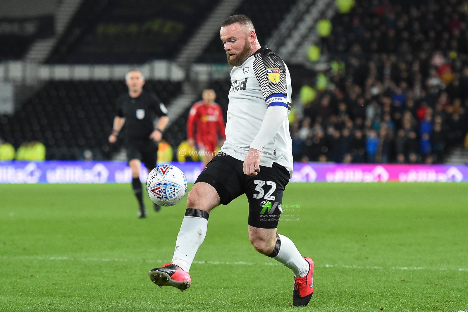 21st February 2020, Pride Park Stadium, Derby, England; Sky Bet Championship, Derby County v Fulham : Wayne Rooney (32) of Derby County controls the ball