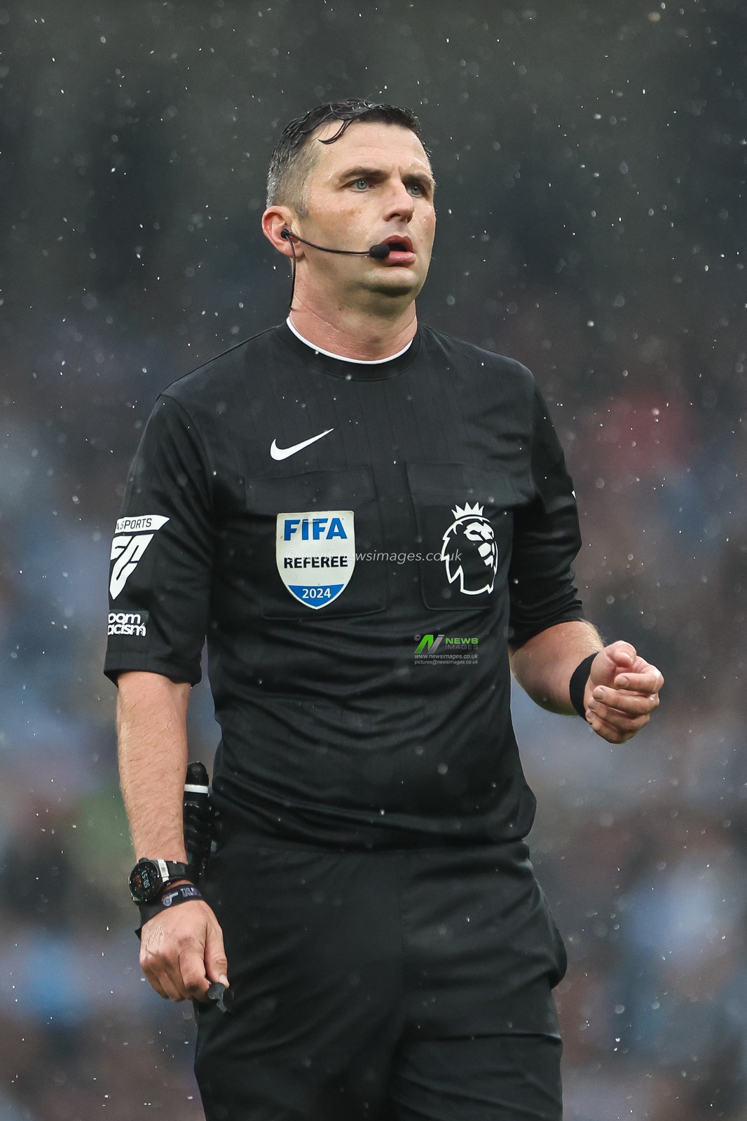 Referee Michael Oliver during the Premier League match Manchester City vs Arsenal at Etihad Stadium, Manchester, United Kingdom, 22nd September 2024

(Photo by Mark Cosgrove/News Images)