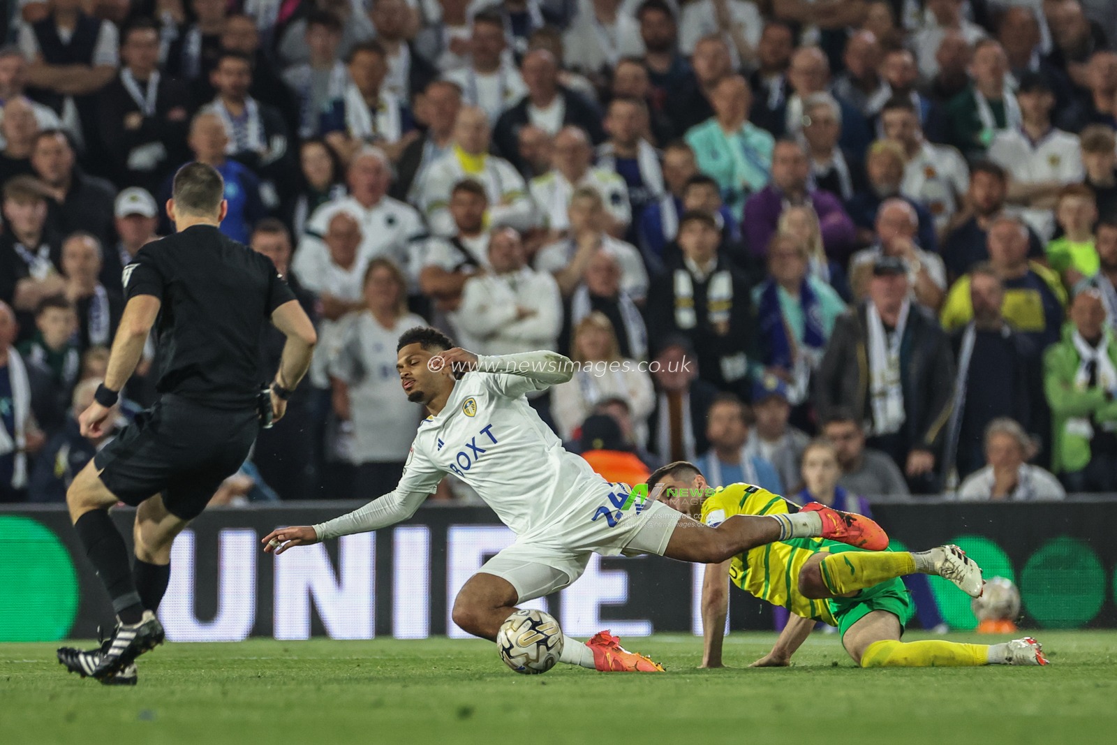 Georginio Rutter of Leeds United is fouled by Kenny McLean of Norwich City during the Sky Bet Championship Play-off Semi Final Second Leg Leeds United vs Norwich City at Elland Road, Leeds, United Kingdom, 16th May 2024

(Photo by Mark Cosgrove/News Images)